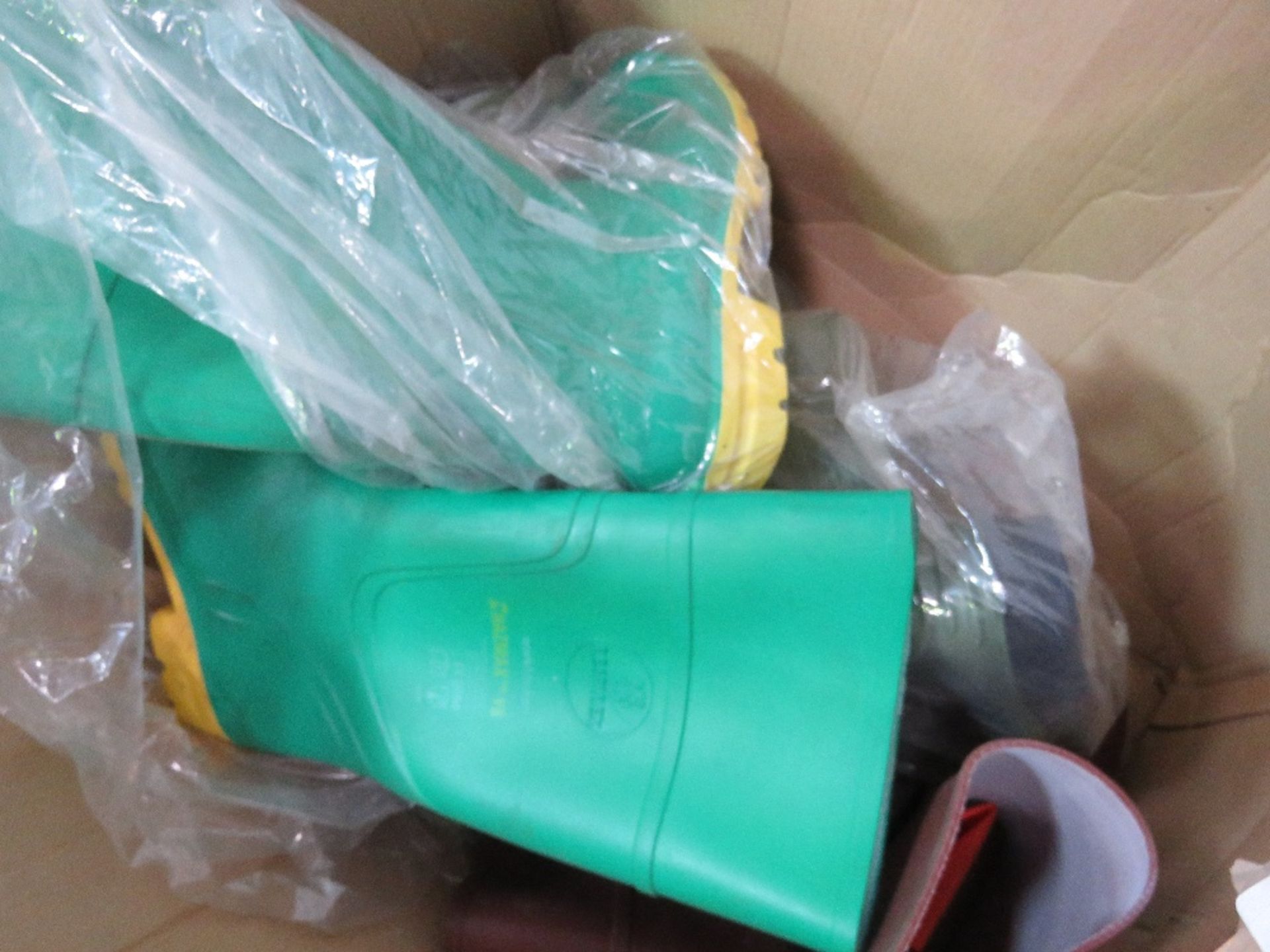 5 X PAIRS OF HEAVY DUTY RUBBER BOOTS. - Image 3 of 3