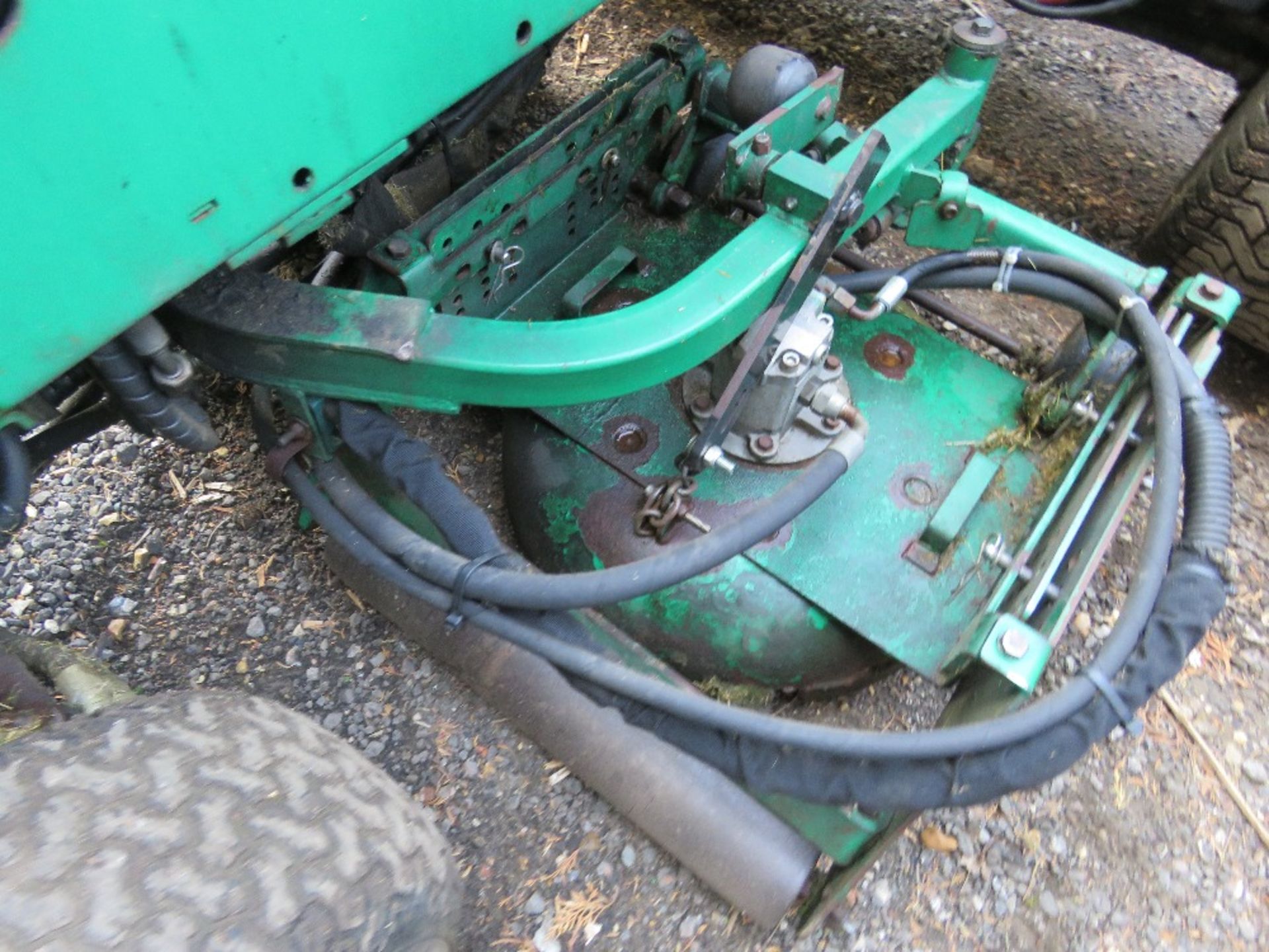 BID INCREMENT NOW £200!! RANSOMES AR250 MOWER WITH 5 ROTARY HEADS - Image 9 of 11