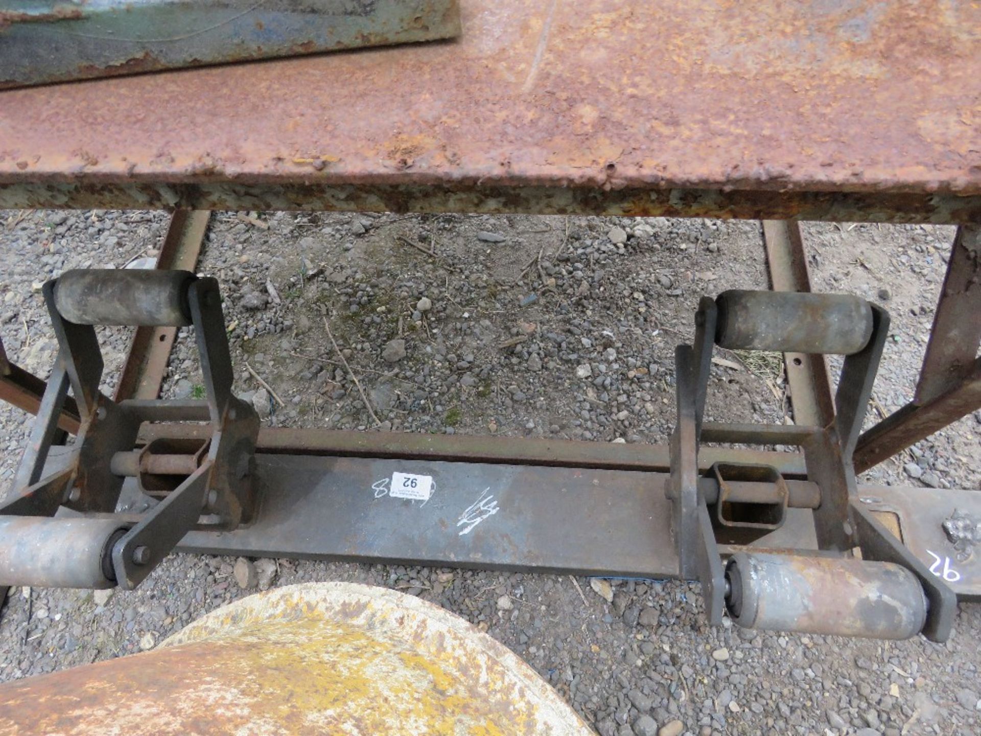 WELDING TABLE WITH VICE PLUS A WELDER'S TROLLEY AND 2 X TRESTLE STANDS. - Image 4 of 4