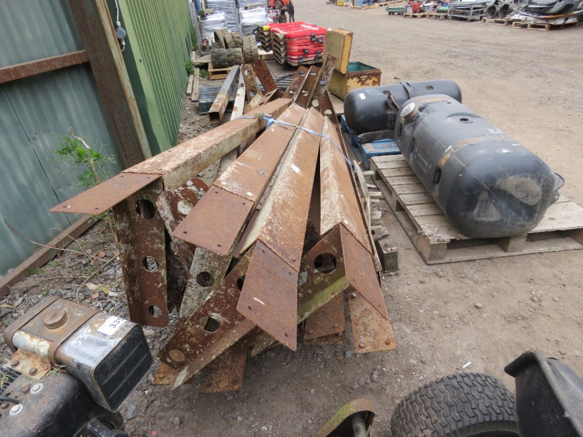 PALLET OF 6" BOLT TOGETHER CONCRETE FORMWORK BEAMS. THIS LOT IS SOLD UNDER THE AUCTIONEERS MARGIN S