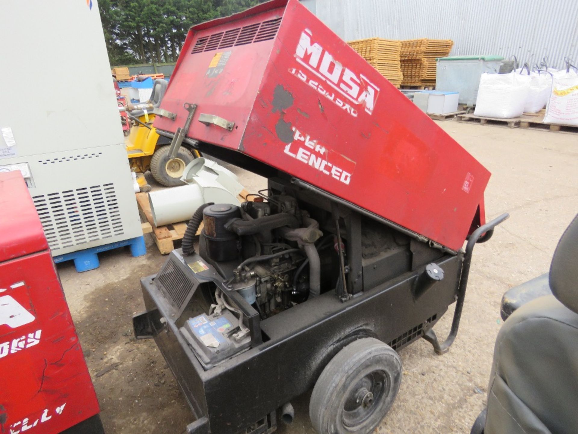 MOSA TS250SXC WELDER GENERATOR. WHEN TESTED WAS SEEN TO RUN AND SHOWED POWER ON THE GUAGE. - Image 2 of 4