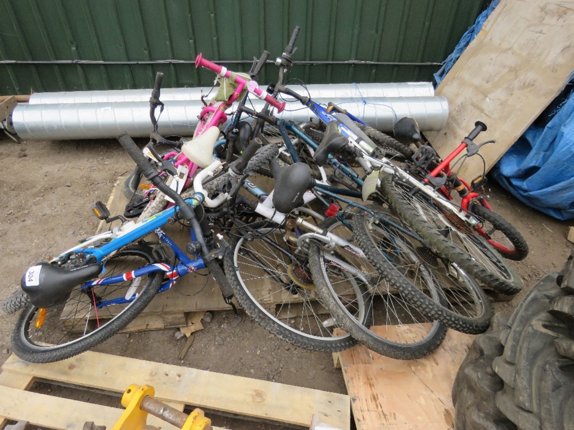 8 X ASSORTED BICYCLES. THIS LOT IS SOLD UNDER THE AUCTIONEERS MARGIN SCHEME, THEREFORE NO VAT WILL B