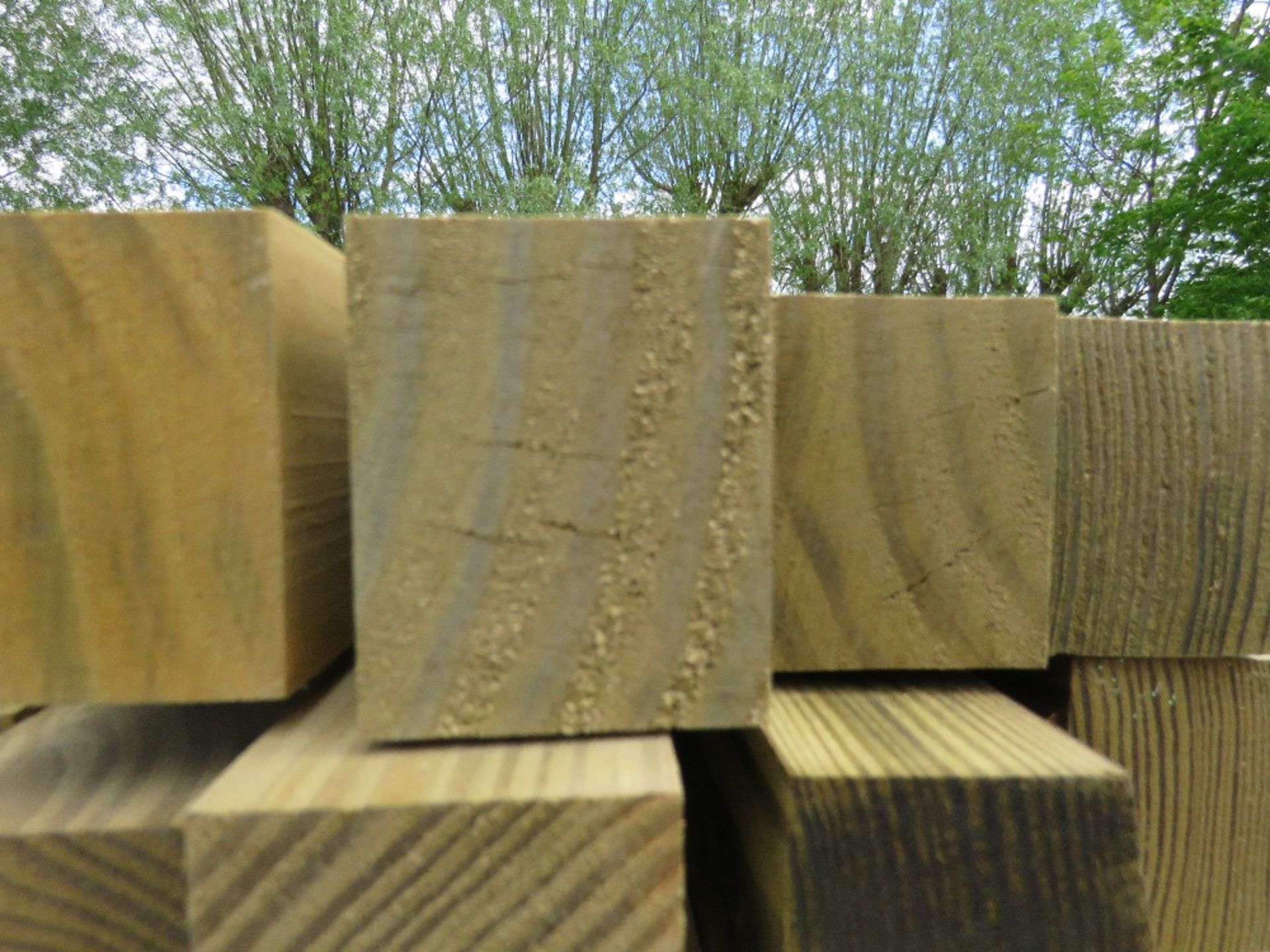 LARGE BUNDLE OF TIMBER BATTENS 2.4-2.7M LENGTH APPROX. - Image 3 of 4