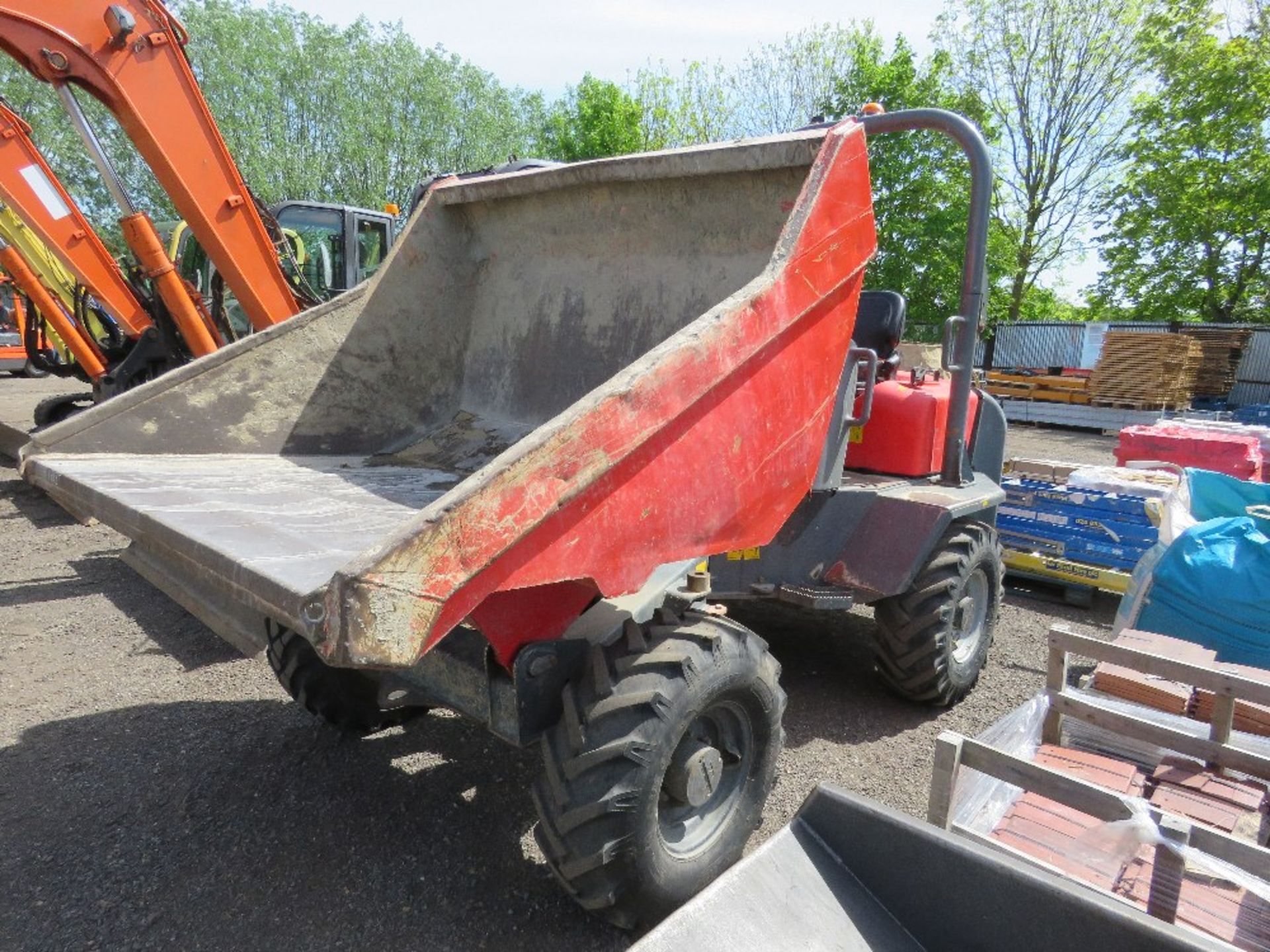 NEUSON 3001 3 TONNE STRAIGHT TIP DUMPER 3099 REC HOURS. WHEN TESTED WAS SEEN TO DRIVE, TIP AND BRAK - Image 2 of 11