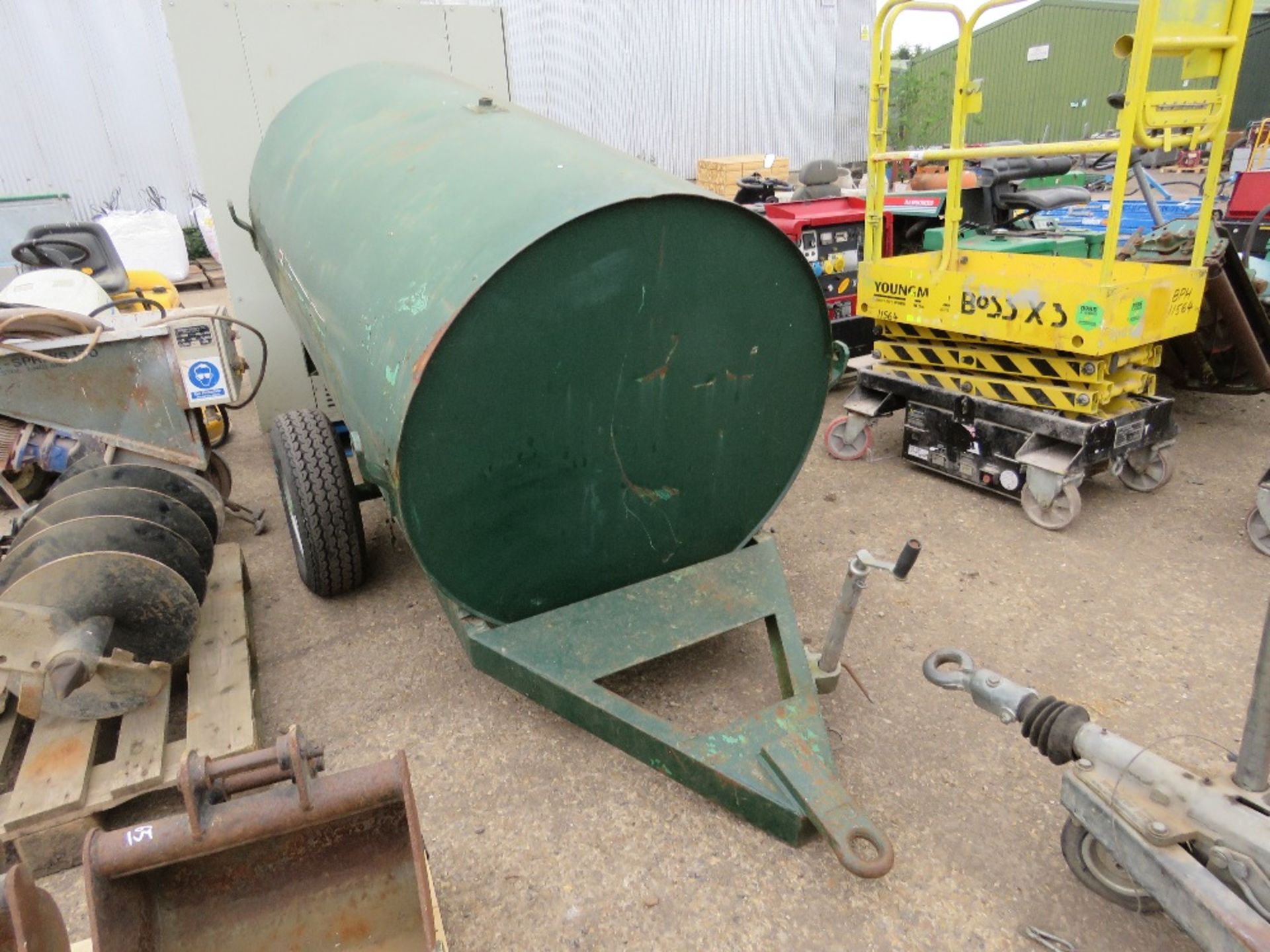 SINGLE AXLED SITE TOWED BUNDED DIESEL BOWSER TANK WITH HOSE AND PUMP. - Image 2 of 4