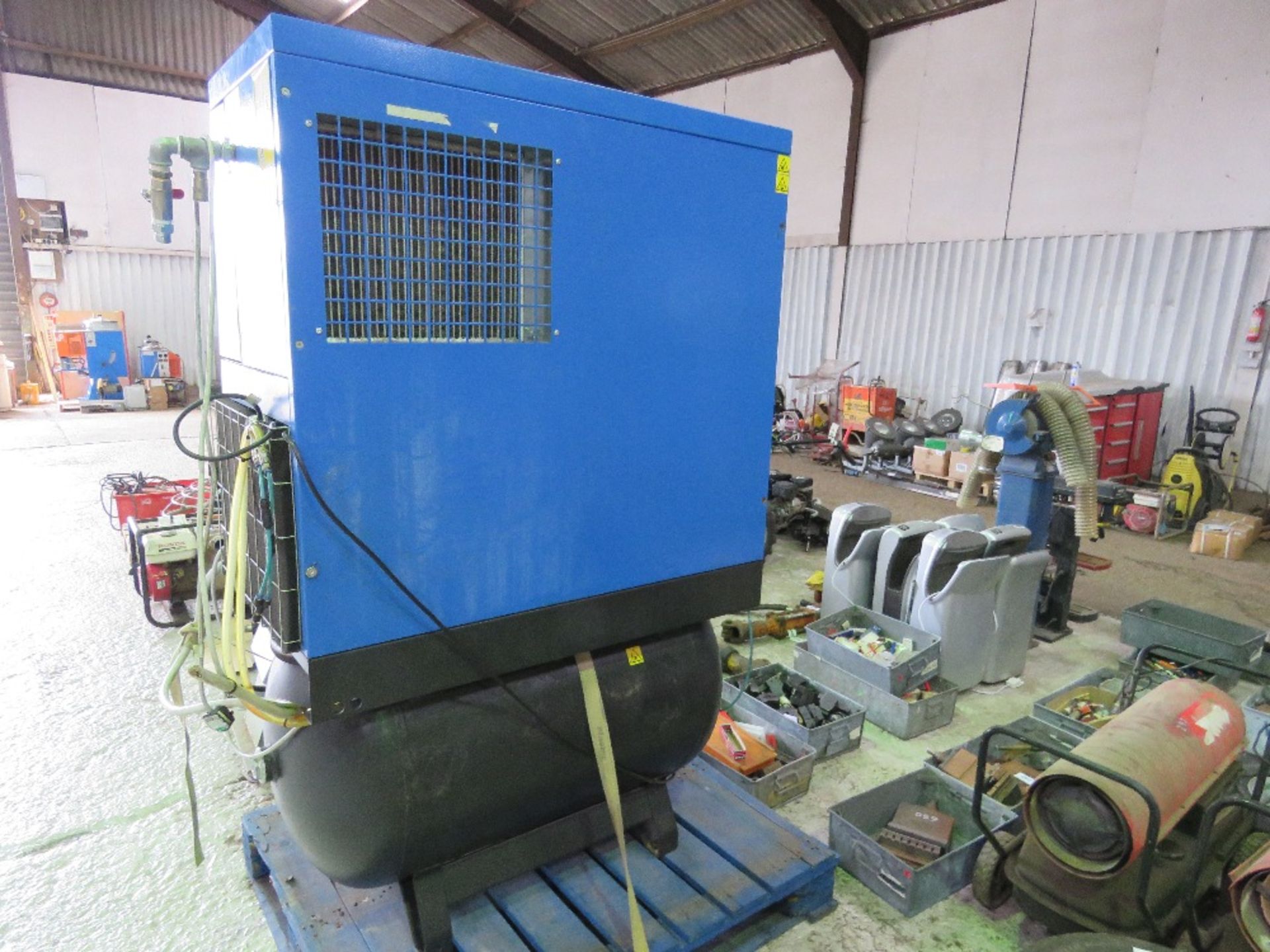 ABAC GENESIS 11.270L UPRIGHT COMPRESSOR UNIT, 240VOLT POWERED, YEAR 2014 BUILD. - Image 3 of 5