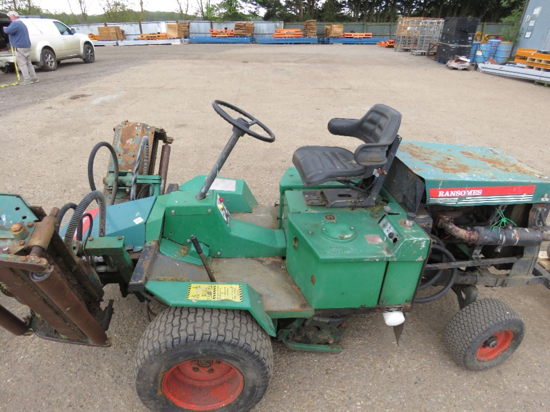 RANSOMES 213 TRIPLE MOWER WITH KUBOTA DIESEL ENGINE. WHEN TESTED WAS SEEN TO DRIVE, MOWERS TURNED AN - Image 2 of 8