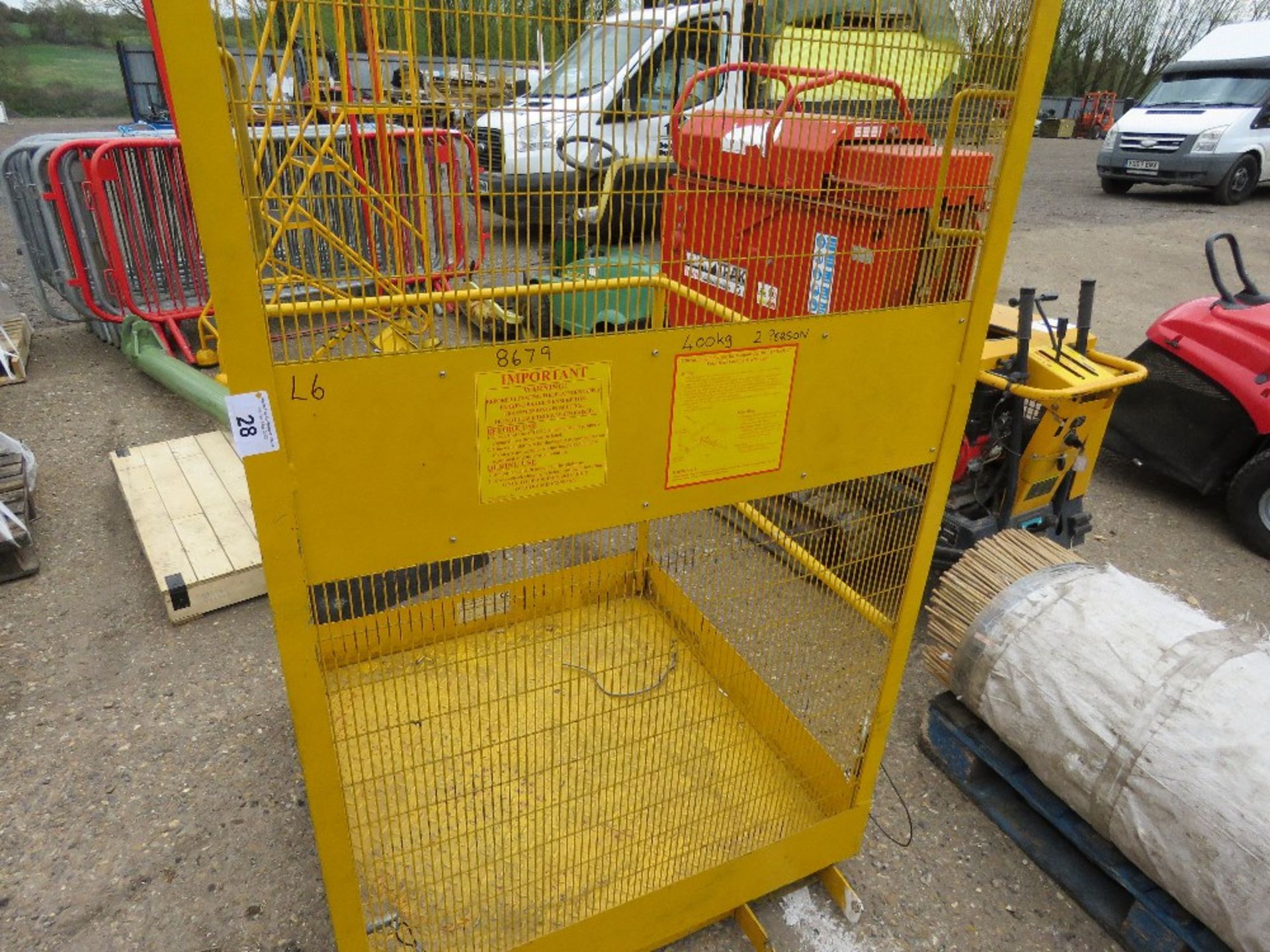 FORKLIFT MOUNTED MAN CAGE BASKET. SOURCED FROM COMPANY LIQUIDATION. THIS LOT IS SOLD UNDER THE AUCTI - Image 4 of 4