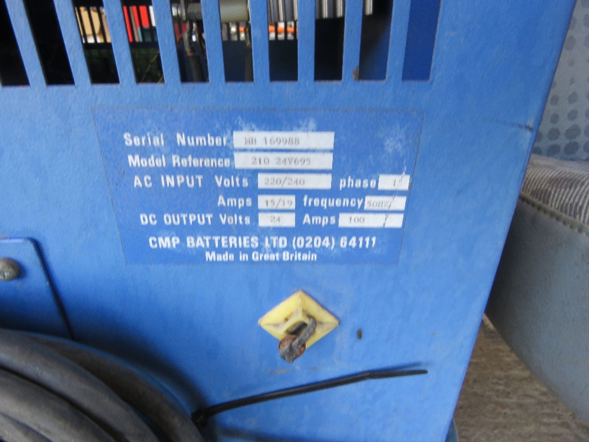 CHLORIDE BATTERY CHARGER. - Image 3 of 4