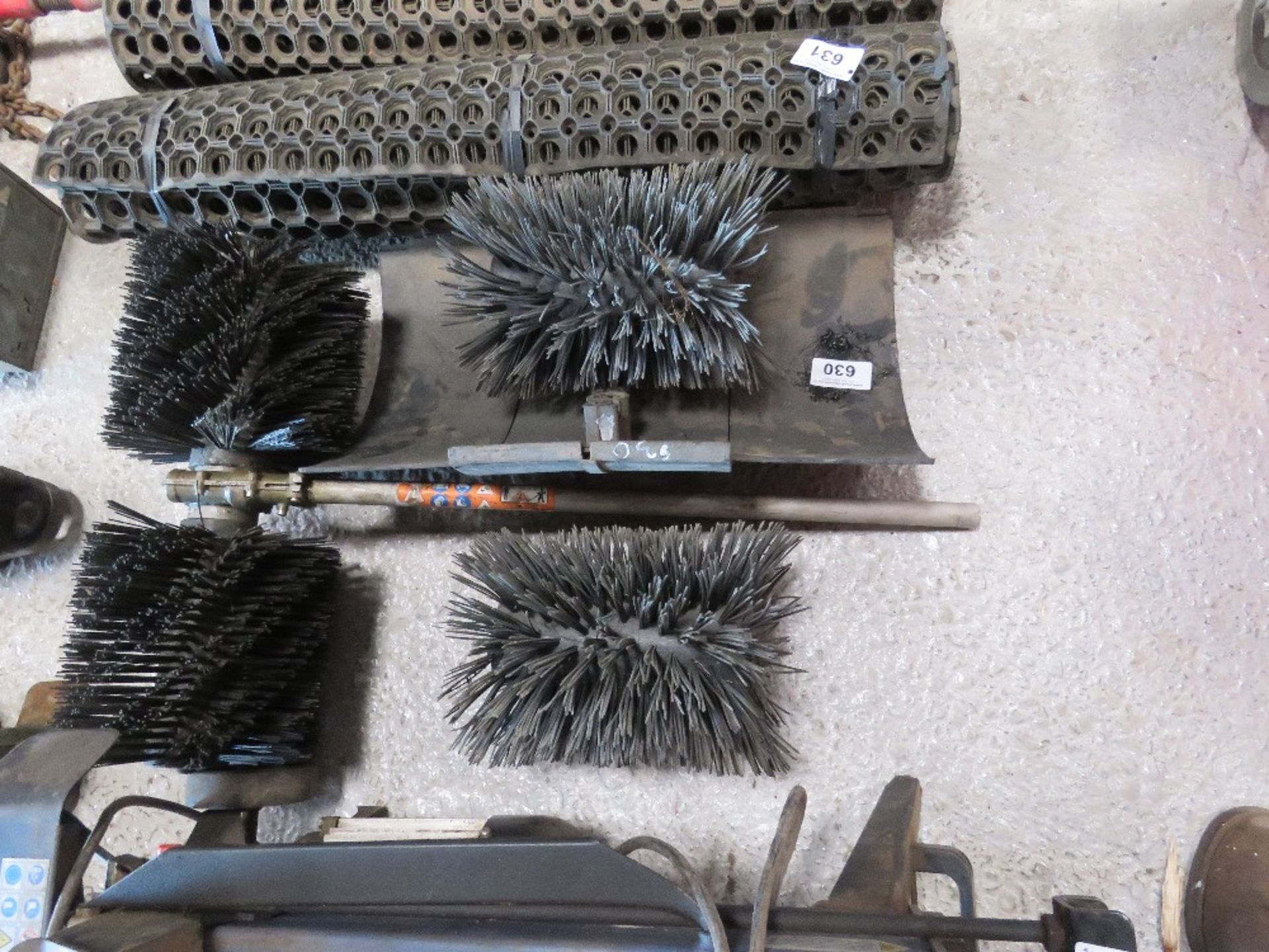 STRIMMER BRUSH ATTACHMENT WITH SPARE BRUSHES, GUARD ETC. SOURCED FROM DEPOT CLOSURE. - Image 2 of 2