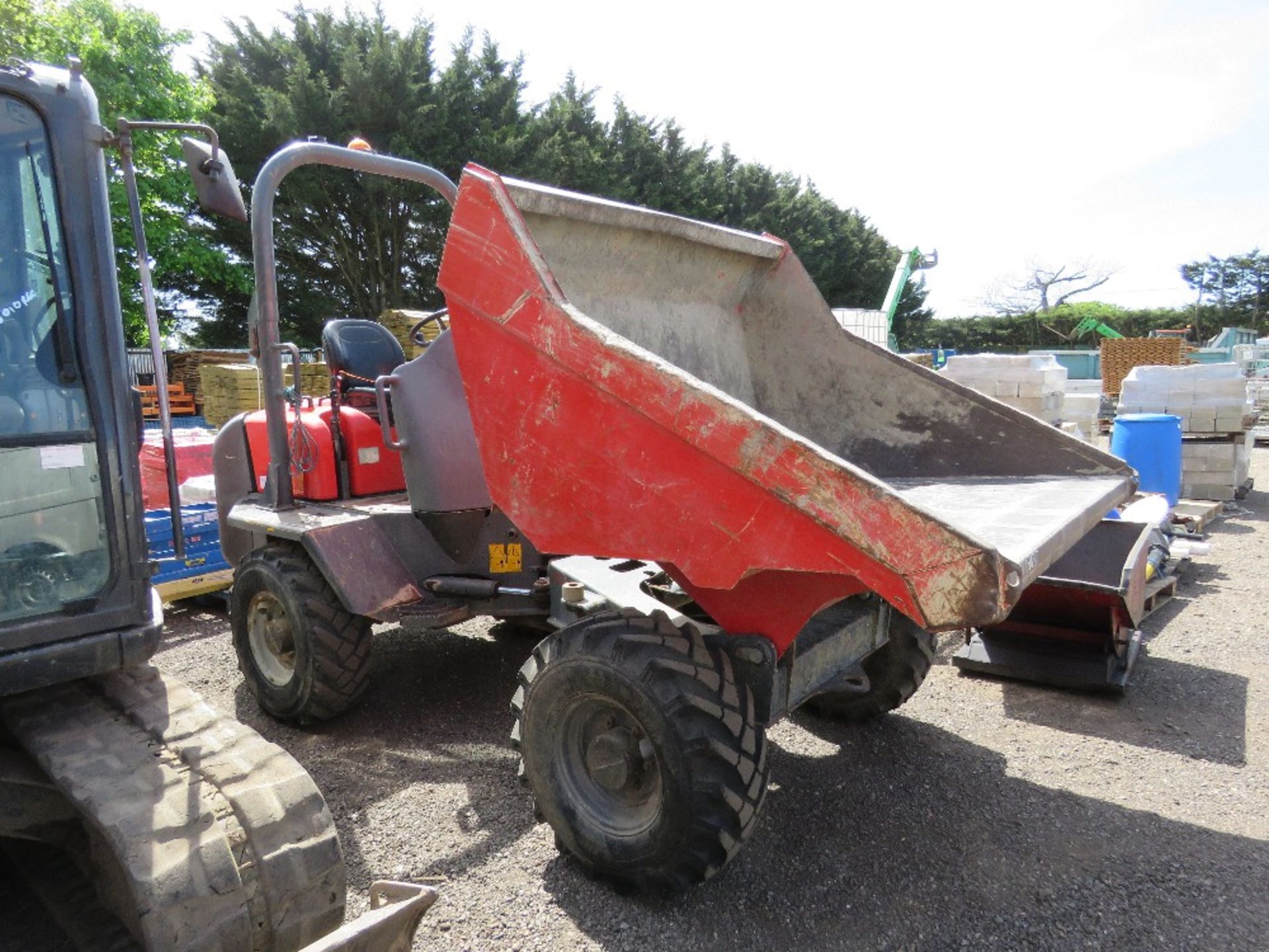 NEUSON 3001 3 TONNE STRAIGHT TIP DUMPER 3099 REC HOURS. WHEN TESTED WAS SEEN TO DRIVE, TIP AND BRAK