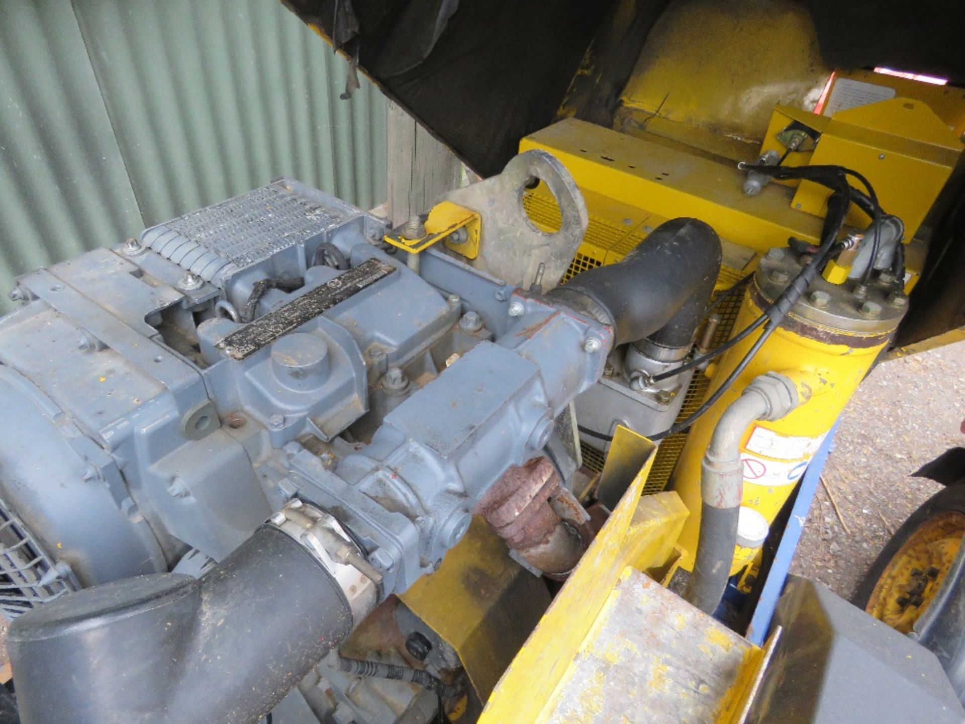 COMPAIR DEUTZ ENGINED COMPRESSOR, WHEN TESTED WAS SEEN TO RUN AND MAKE AIR (BATTERY LOW, EXHAUST BLO - Image 2 of 5