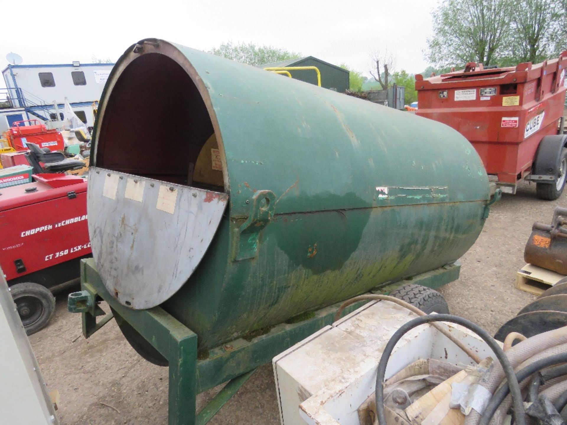 SINGLE AXLED SITE TOWED BUNDED DIESEL BOWSER TANK WITH HOSE AND PUMP. - Image 4 of 4