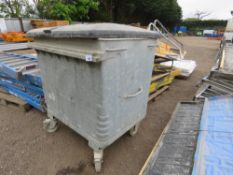 METAL WHEELED SPIDER BIN WITH LID. THIS LOT IS SOLD UNDER THE AUCTIONEERS MARGIN SCHEME, THEREFORE N