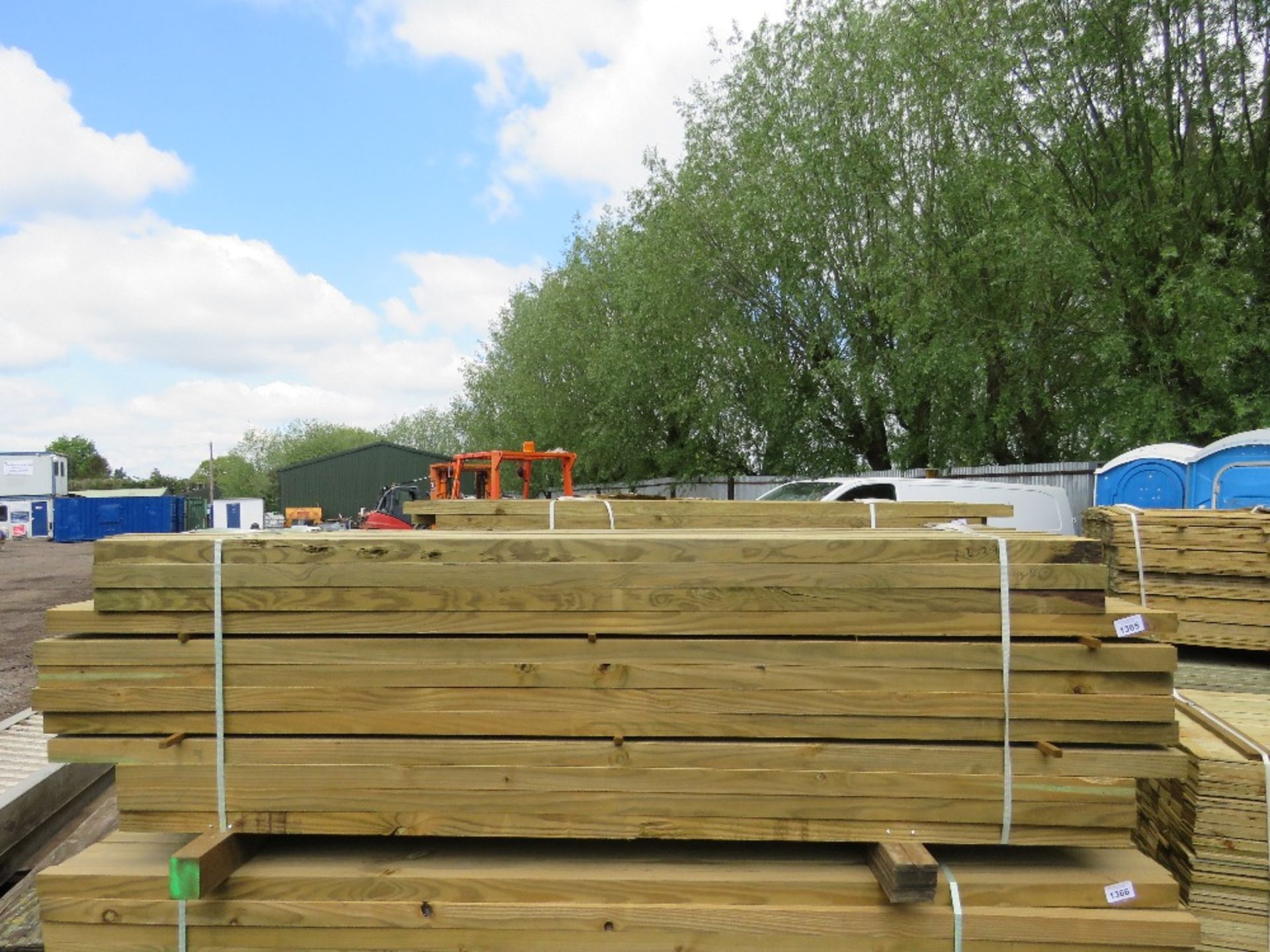 LARGE BUNDLE OF TIMBER BATTENS 2.4-2.7M LENGTH APPROX.