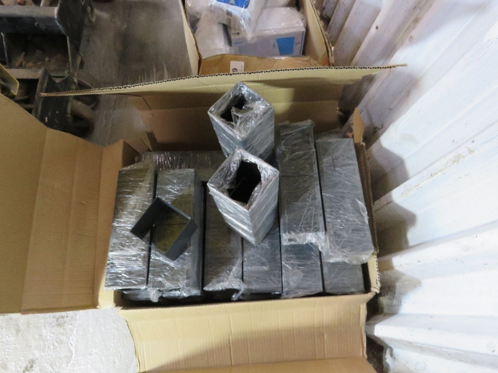 BOX OF METAL SOCKET/EXTENSION SQUARES. THIS LOT IS SOLD UNDER THE AUCTIONEERS MARGIN SCHEME, THEREFO - Image 2 of 2