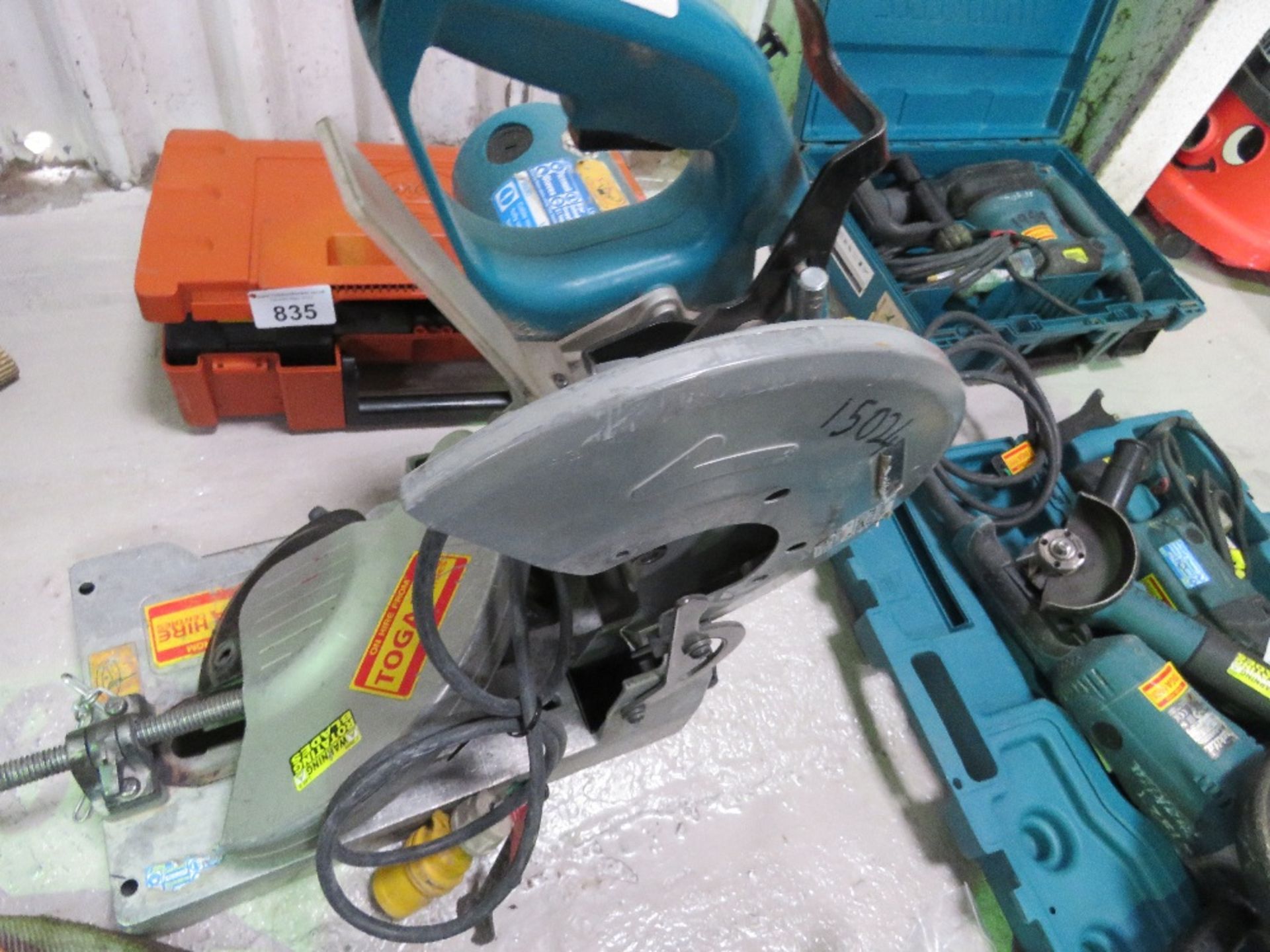 MAKITA 110VOLT CROSS CUT SAW.