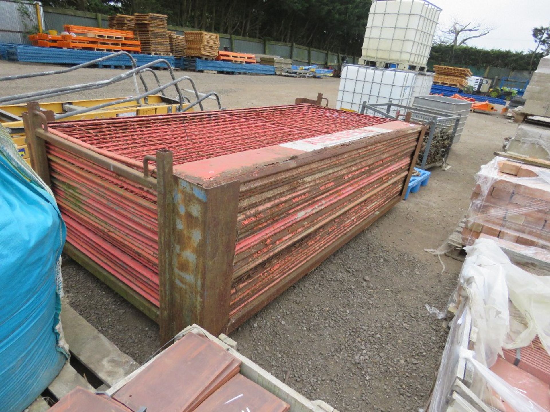 STILLAGE CONTAINING APPROXIMATELY 30NO SCAFFOLD SAFETY MESH PANELS 1.25M X 2.6M SIZE. CAN HAVE OTHER - Image 2 of 4