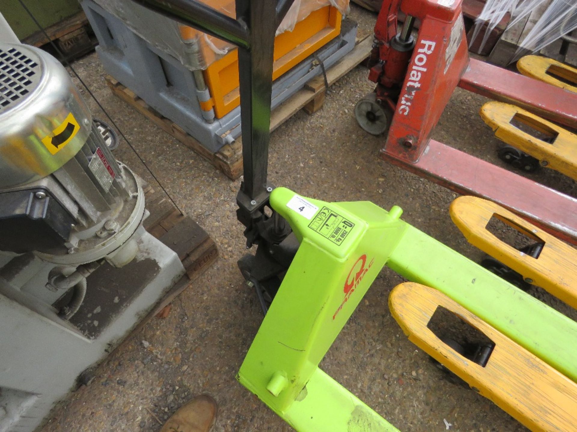 PRAMAC 2500 PALLET TRUCK. WHEN TESTED WAS SEEN TO LIFT AND LOWER. SOURCED FROM COMPANY LIQUIDATION.