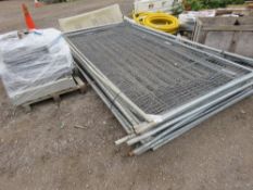 11 X HERAS TYPE FENCE PANELS PLUS A PALLET OF BLOCKS AND SOME CLIPS. THIS LOT IS SOLD UNDER THE AUCT