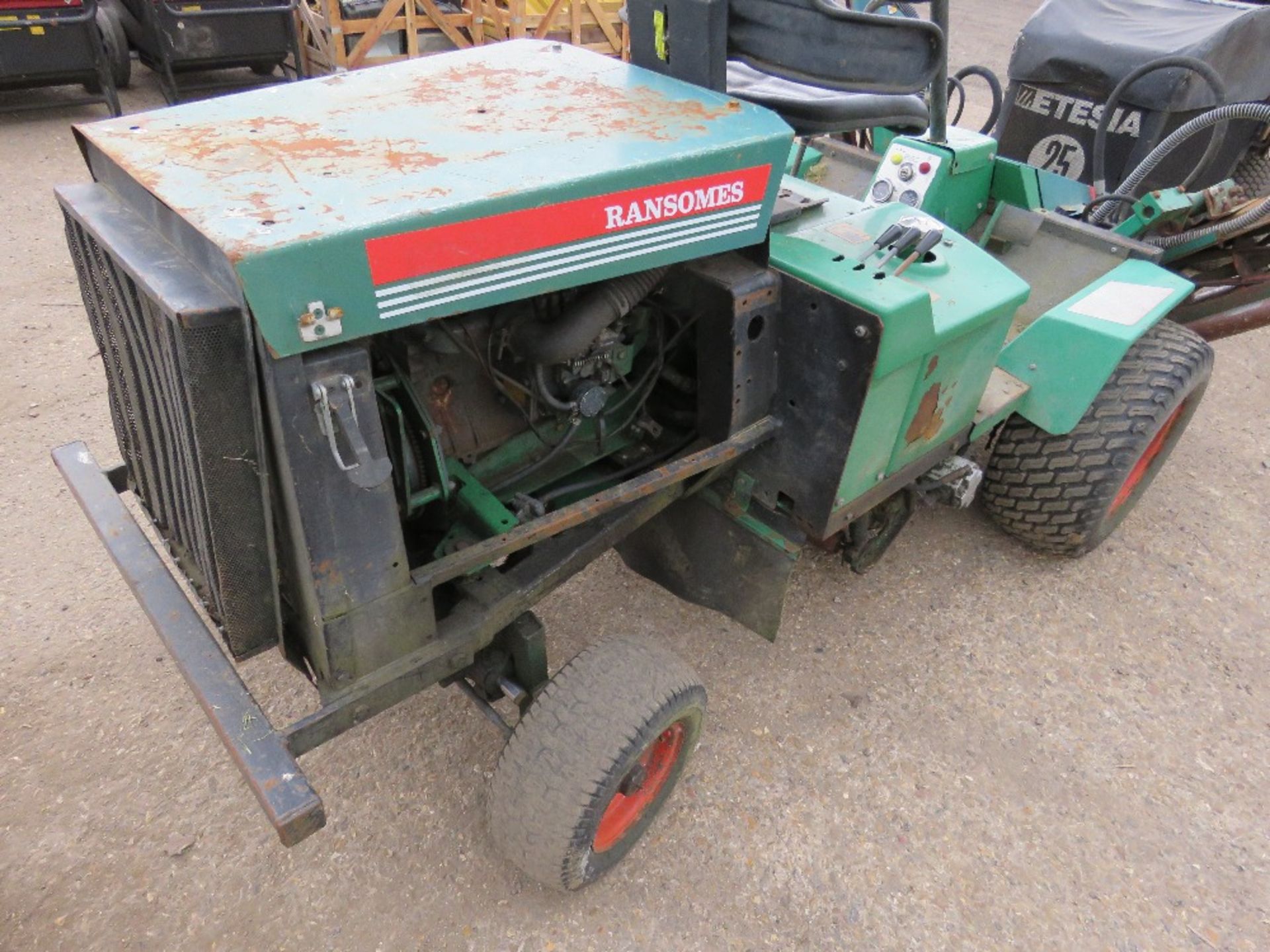 RANSOMES 213 TRIPLE MOWER WITH KUBOTA DIESEL ENGINE. WHEN TESTED WAS SEEN TO DRIVE, MOWERS TURNED AN - Image 8 of 8