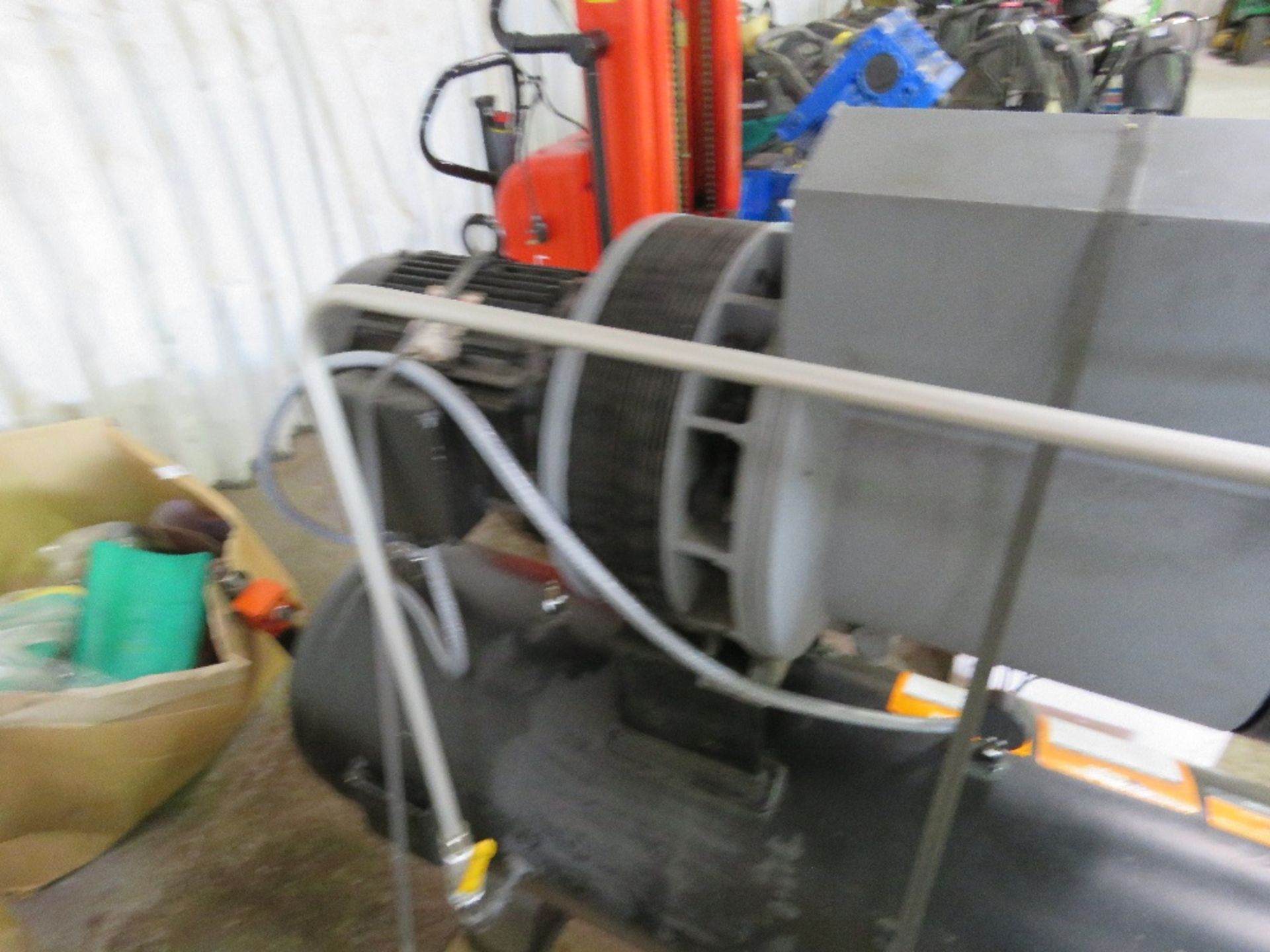 HYDROVANE 3PHASE POWERED COMPRESSOR. WORKING WHEN REMOVED. SOURCED FROM COMPANY LIQUIDATION. - Image 3 of 4