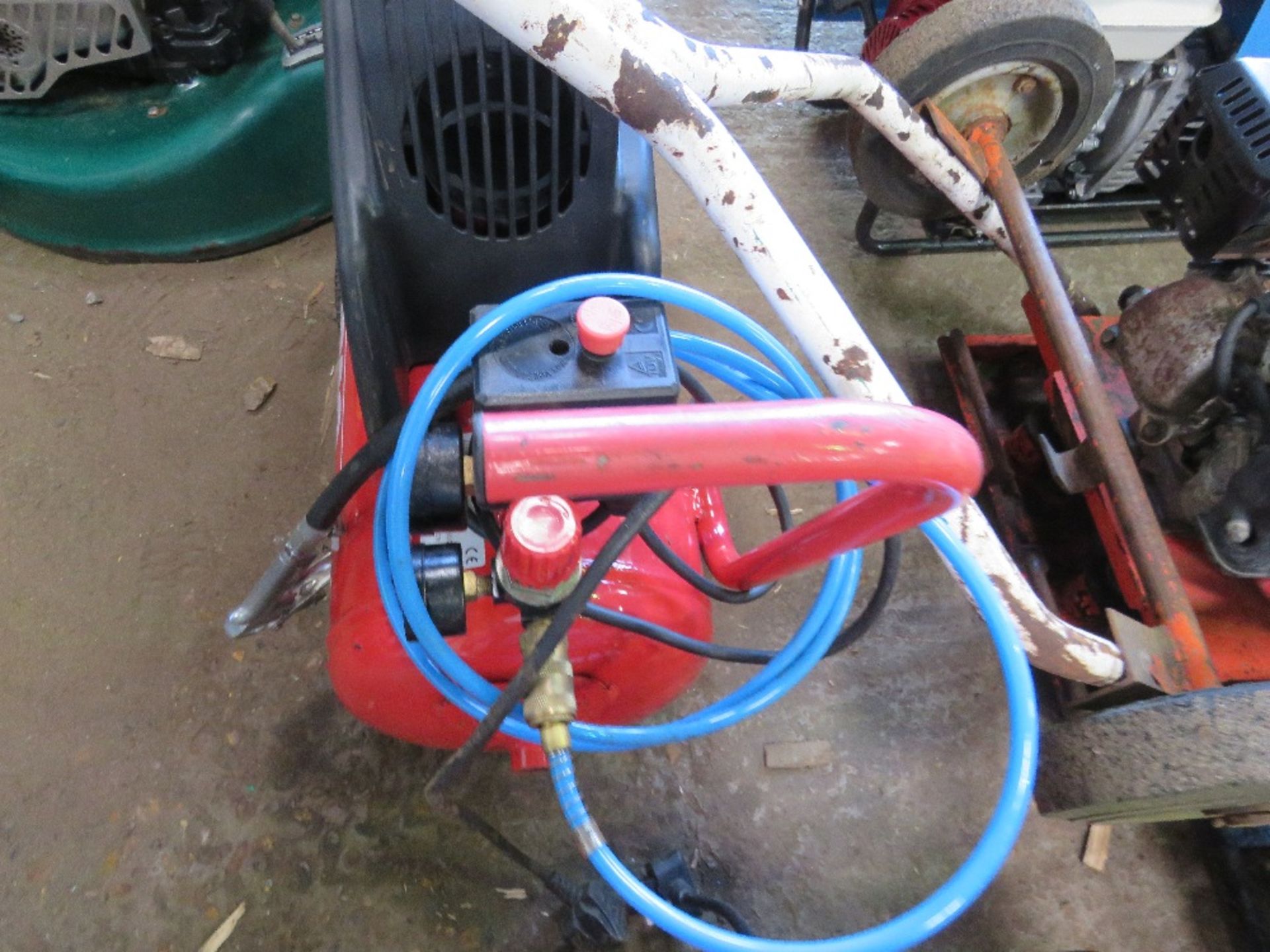 ABAC 240VOLT MINI COMPRESSOR. - Image 2 of 3