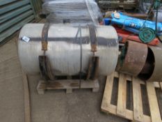 ALUMINIUM CYLINDRICAL DIESEL TANK 1 METRE LENGTH APPROX. THIS LOT IS SOLD UNDER THE AUCTIONEERS MARG