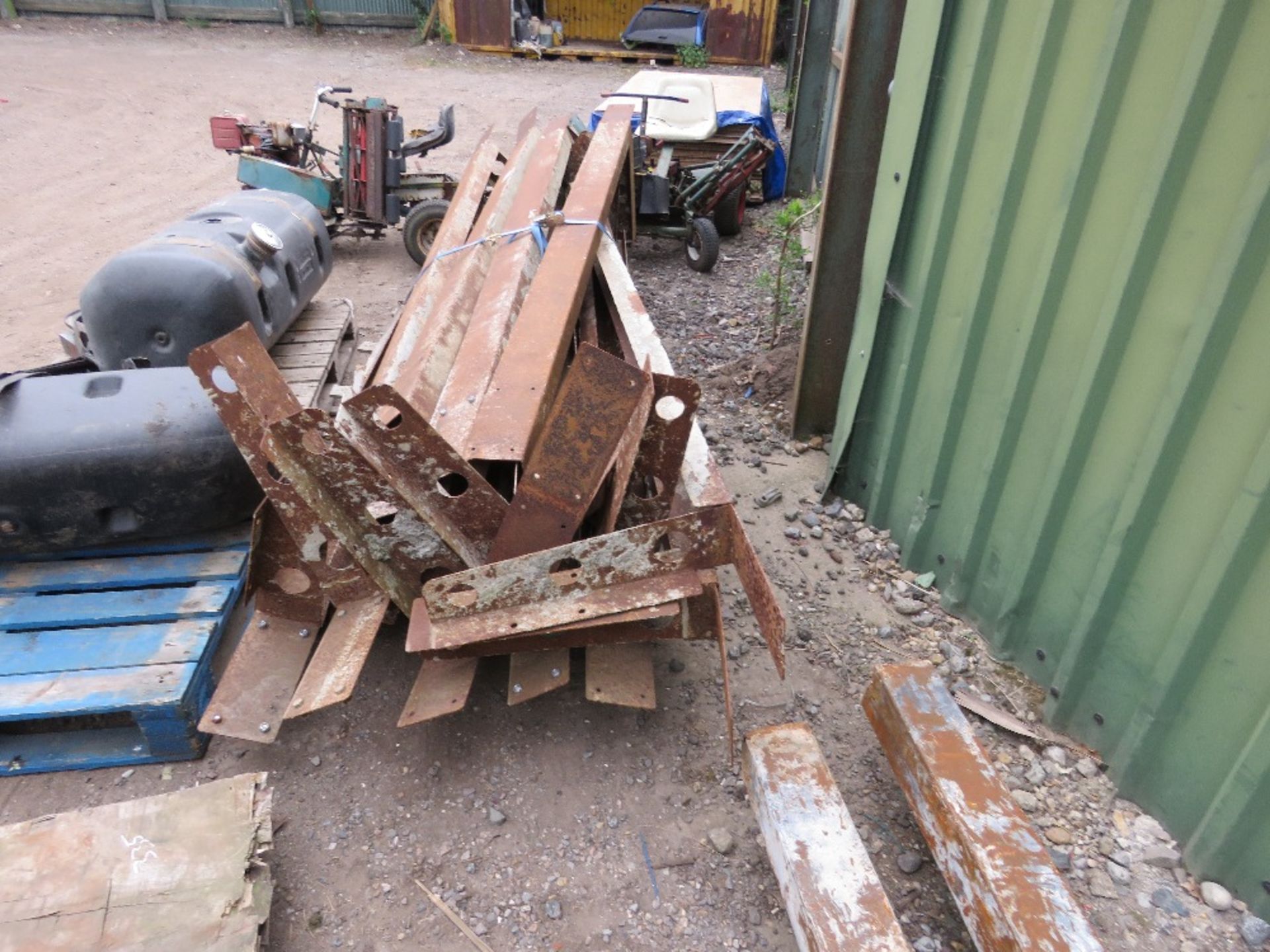 PALLET OF 6" BOLT TOGETHER CONCRETE FORMWORK BEAMS. THIS LOT IS SOLD UNDER THE AUCTIONEERS MARGIN S - Image 3 of 3