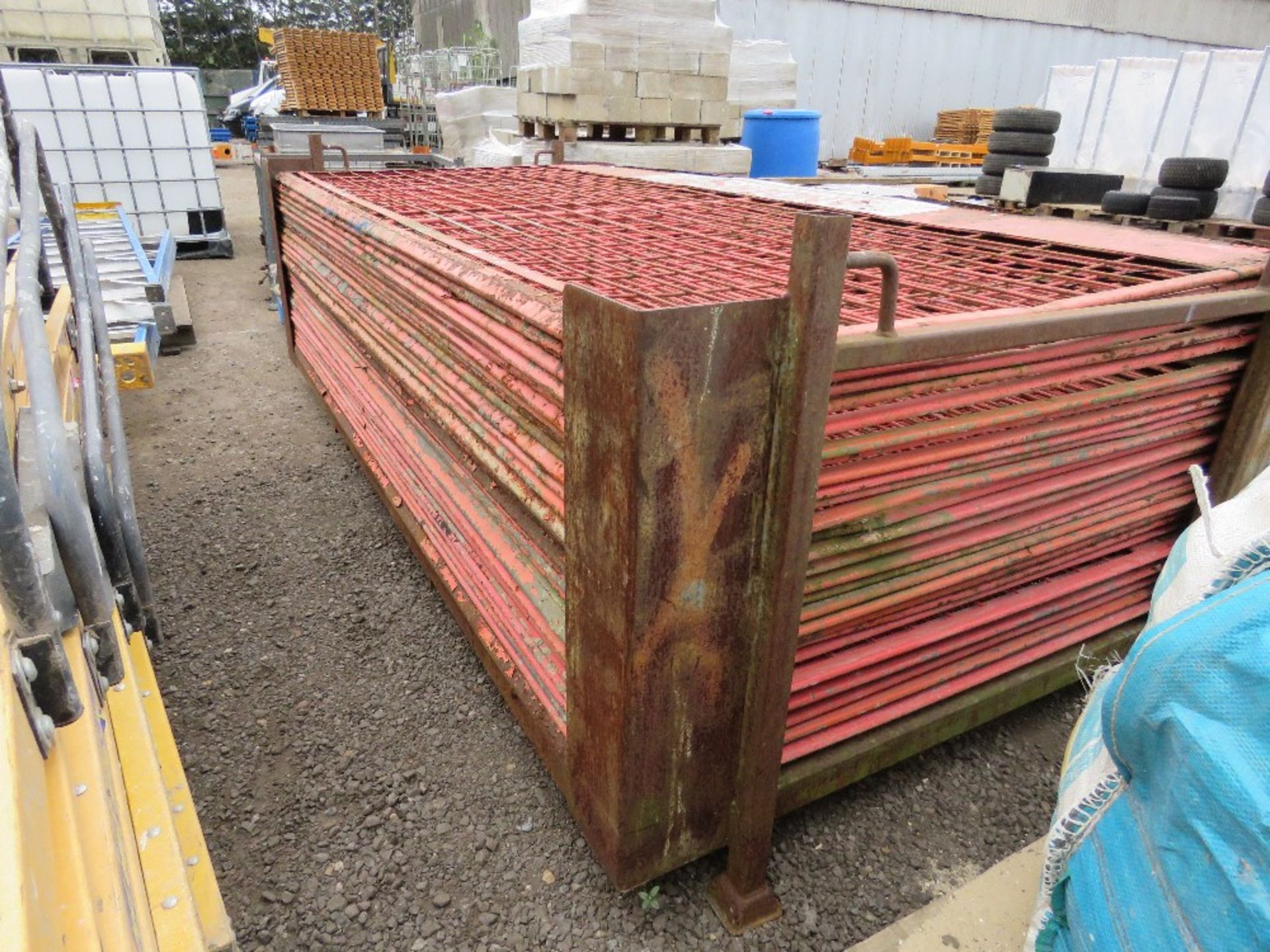 STILLAGE CONTAINING APPROXIMATELY 30NO SCAFFOLD SAFETY MESH PANELS 1.25M X 2.6M SIZE. CAN HAVE OTHER - Image 3 of 4