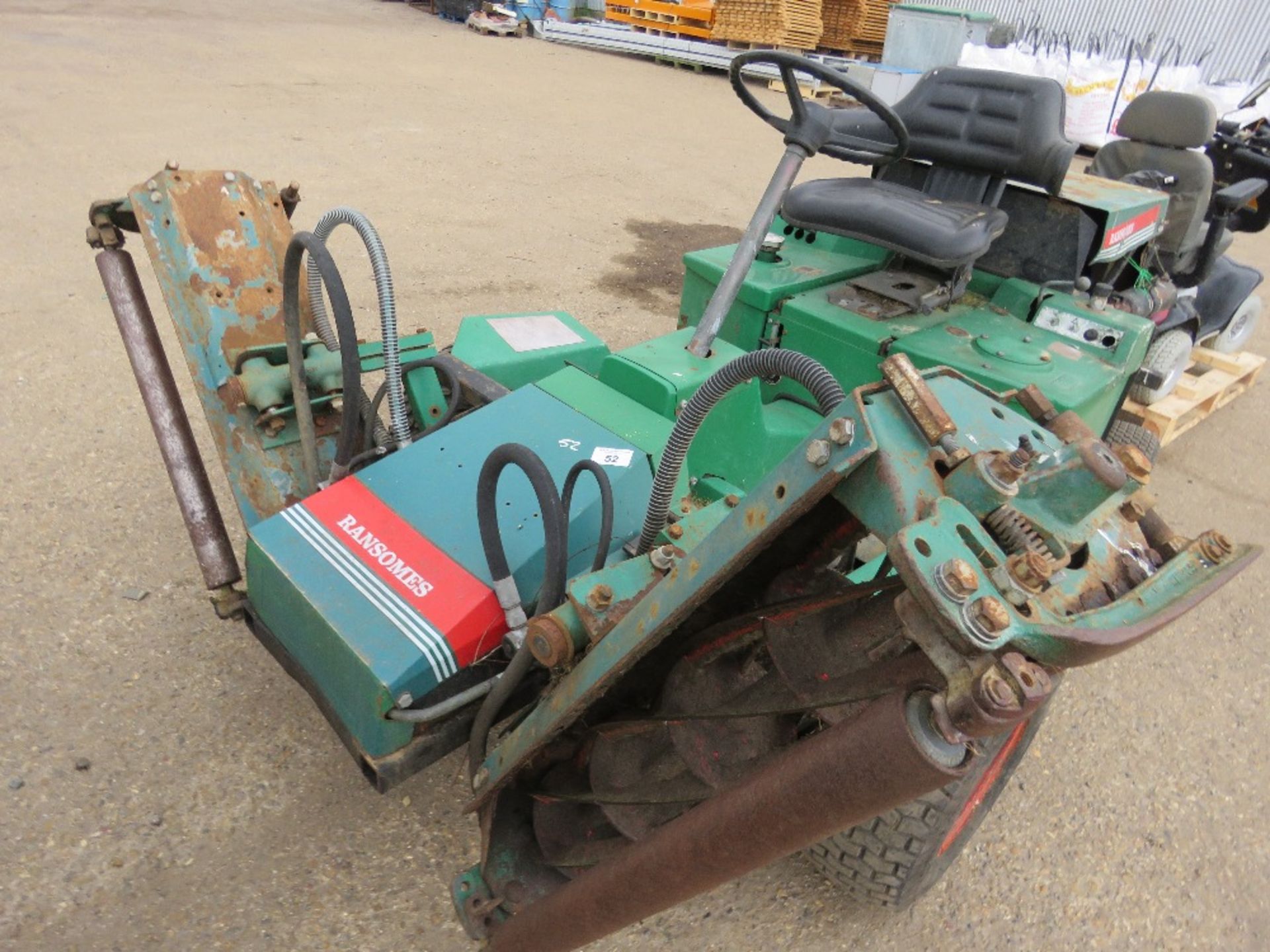 RANSOMES 213 TRIPLE MOWER WITH KUBOTA DIESEL ENGINE. WHEN TESTED WAS SEEN TO DRIVE, MOWERS TURNED AN - Image 3 of 8
