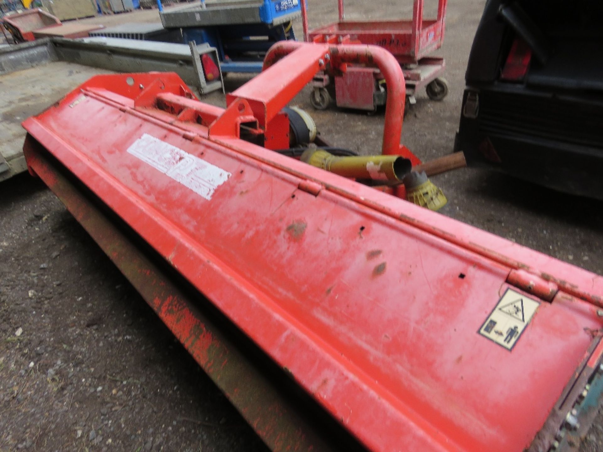 CONCEPT PERUGINI 9FT WIDE TRACTOR MOUNTED FLAIL MOWER WITH HYDRAULIC OFFSET. VENDOR'S COMMENTS: WAS - Image 8 of 10