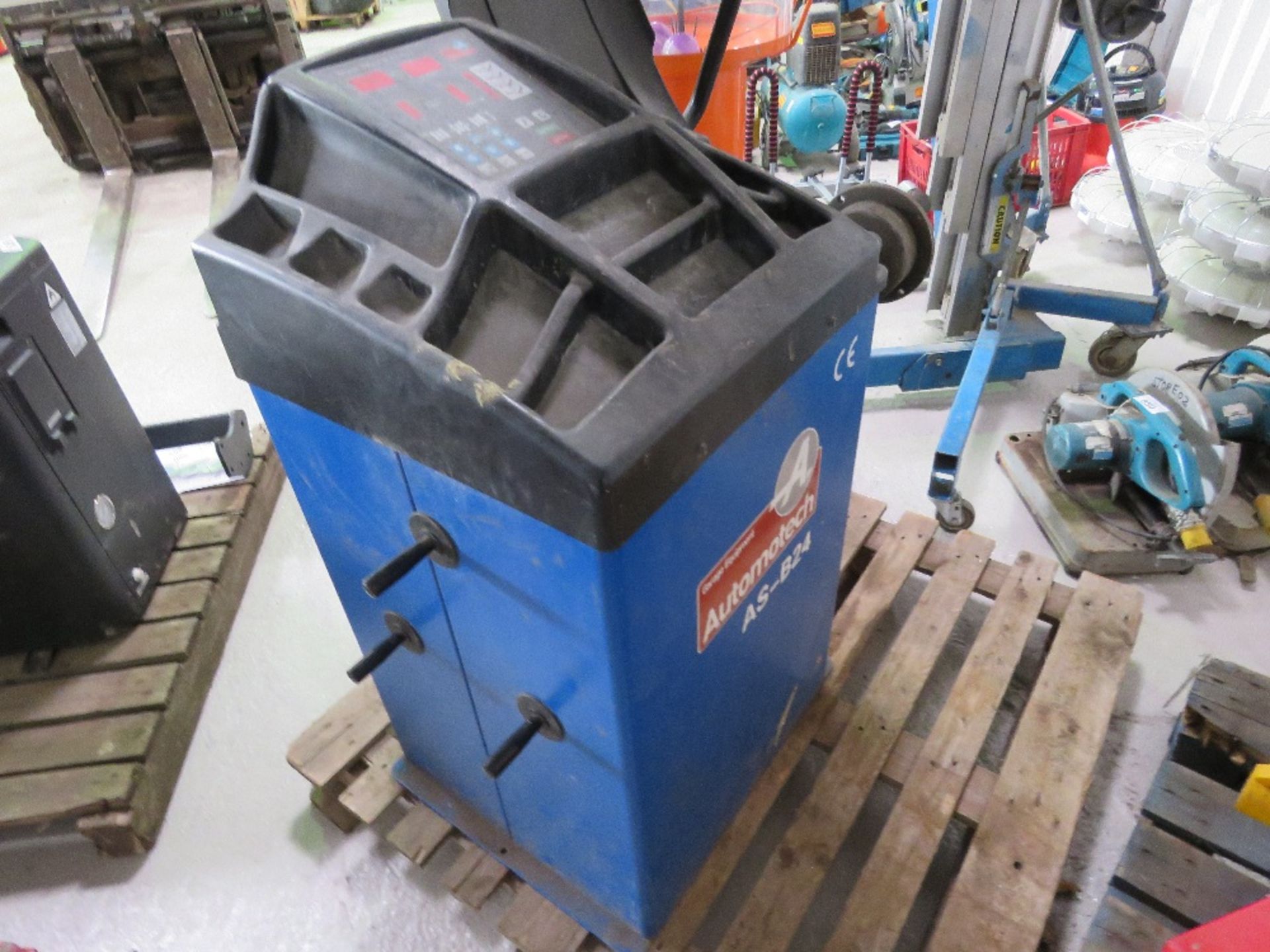 AUTOMECH AS-B24 WHEEL BALANCER UNIT, 240VOLT. THIS LOT IS SOLD UNDER THE AUCTIONEERS MARGIN SCHEME, - Image 3 of 3