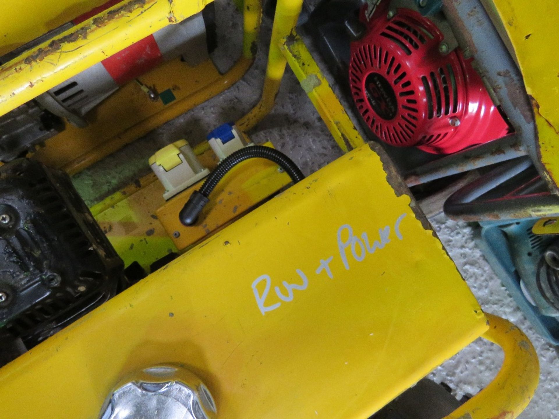 YELLOW HONDA ENGINED PETROL ENGINED GENERATOR. - Image 2 of 3