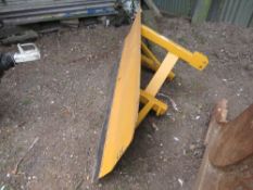 TRACTOR 3 POINT LINKAGE MOUNTED SNOW PLOUGH 7FT WIDE APPROX.