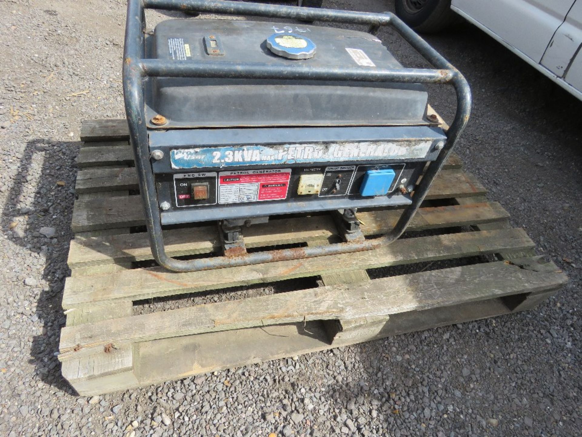 BLACK TANKED PETROL GENERATOR. UNTESTED, CONDITION UNKNOWN THIS LOT IS SOLD UNDER THE AUCTIONEERS MA - Image 3 of 3