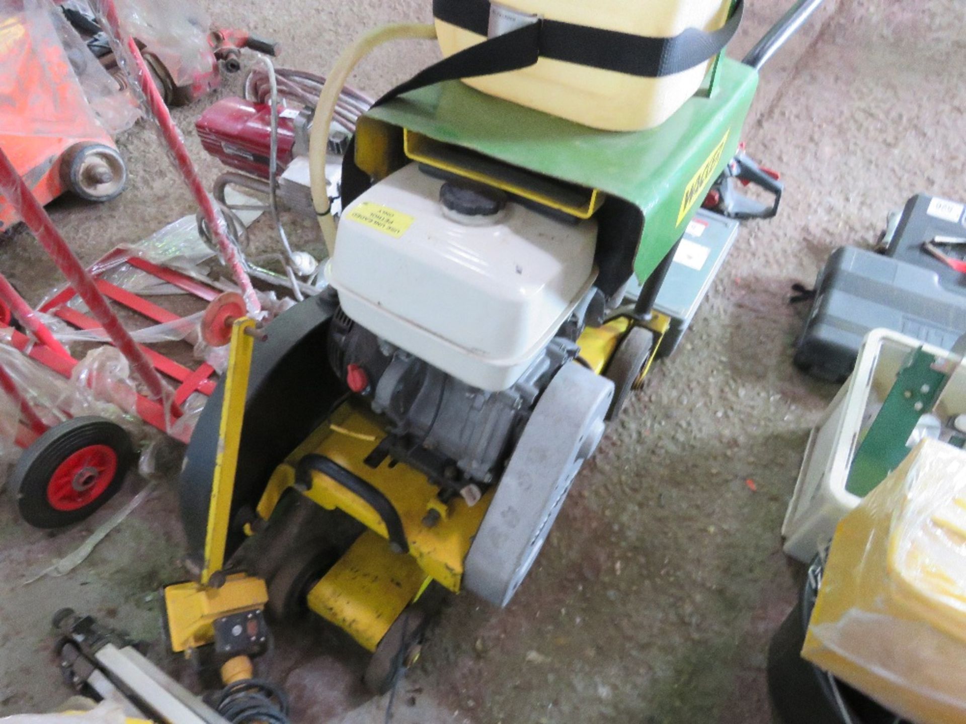 WACKER PETROL ENGINED FLOOR SAW WITH WATER TANK. RETIREMENT SALE. - Image 2 of 3