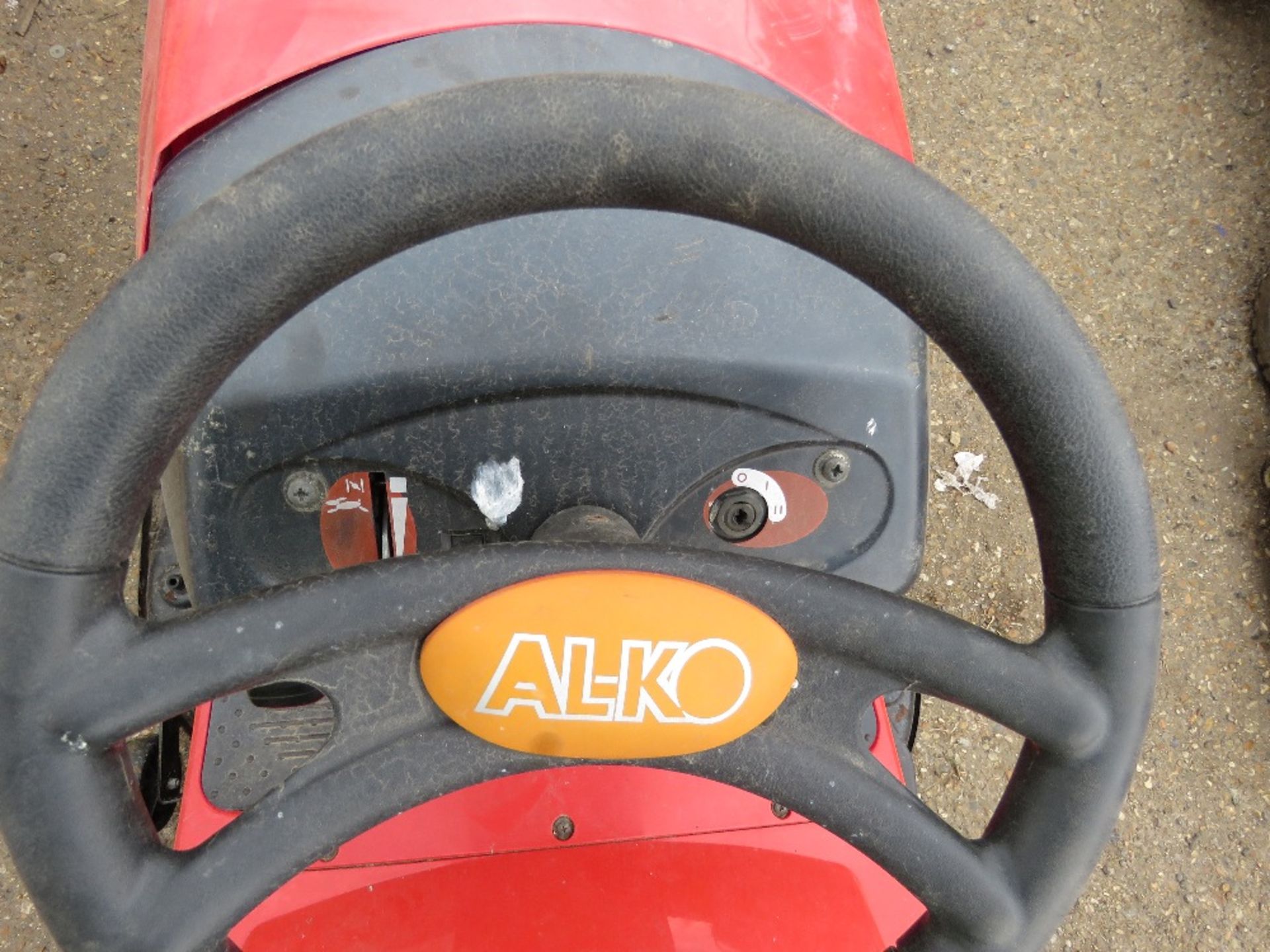 ALKO POWER LINE T18 HYDROSTATIC RIDE ON MOWER WITH REAR COLLECTOR. WHEN TESTED WAS SEEN TO RUN, DRI - Image 3 of 5