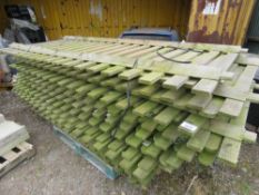 PACK OF 16NO WOODEN PALLISADE FENCE SECTIONS 2.52M LENGTH APPROX. THIS LOT IS SOLD UNDER THE AUCTIO