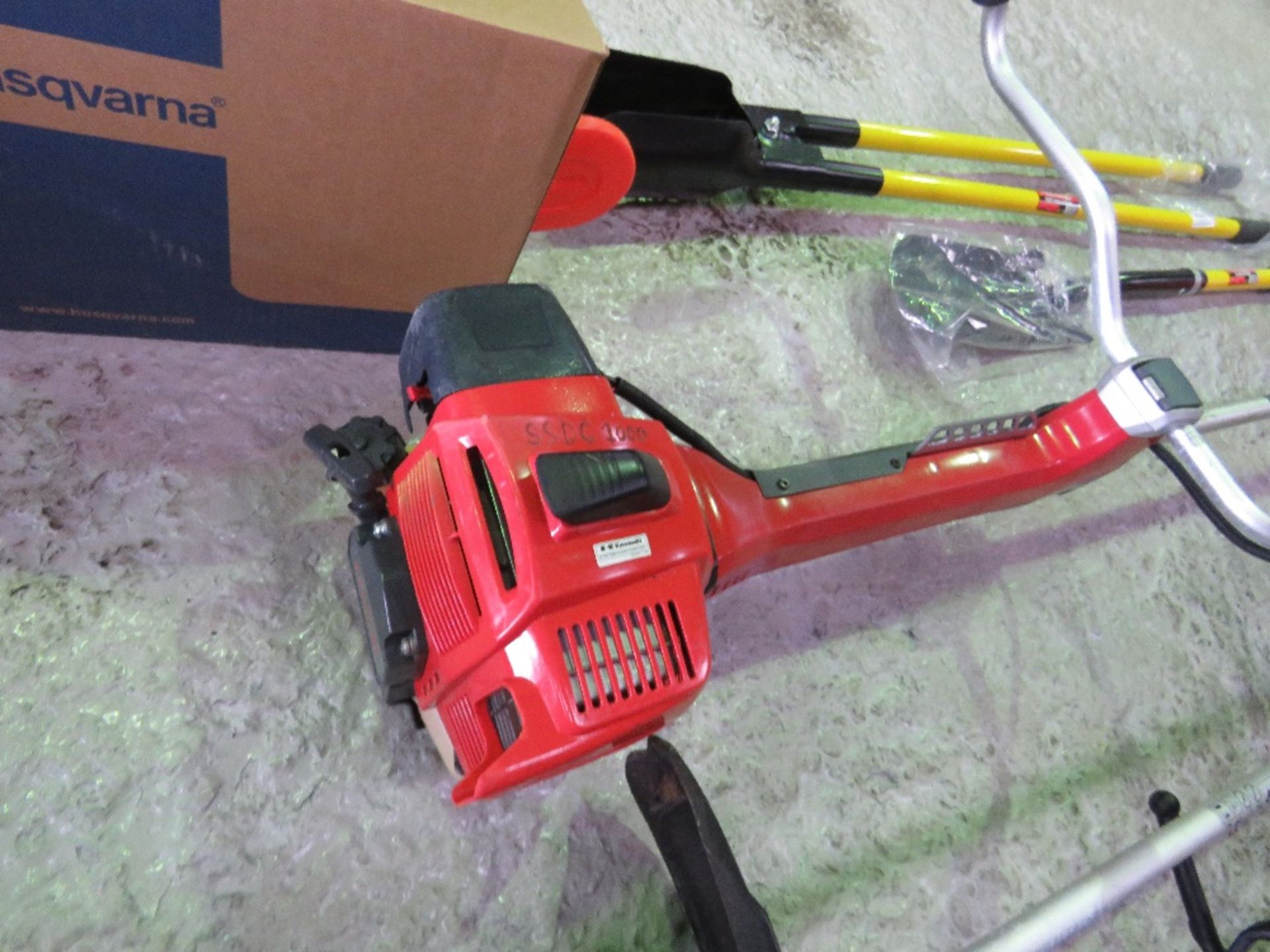 KAWASAKI TJ53E PETROL STRIMMER.