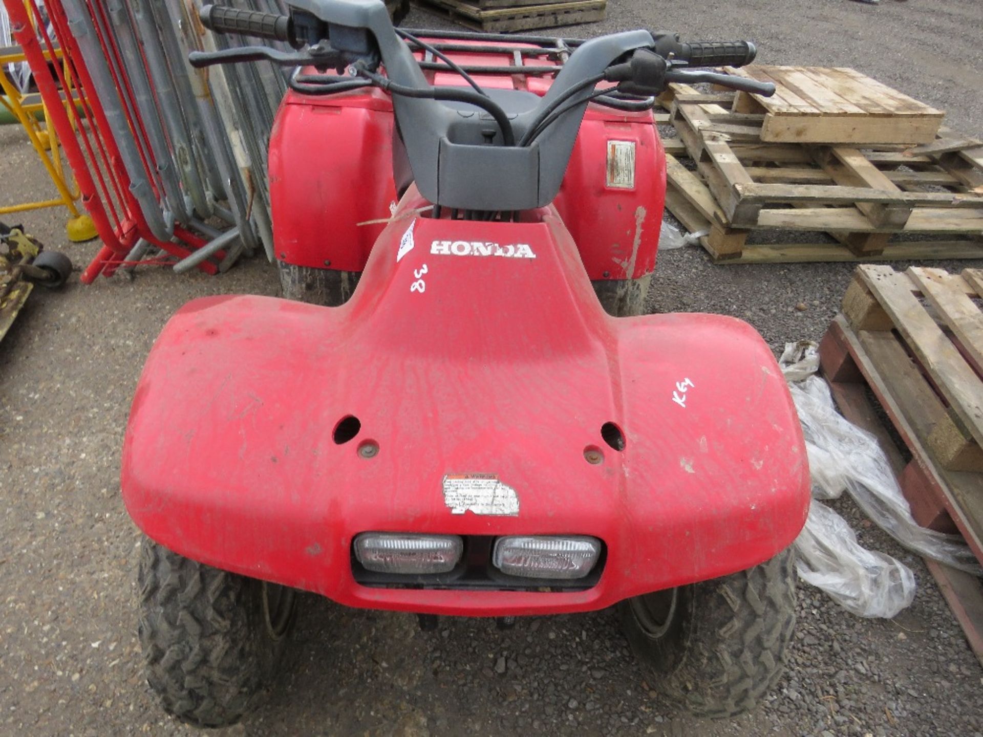 HONDA FOURTRAX 2WD 200 TYPE 11 QUAD BIKE. WHEN TESTED WAS SEEN TO RUN, DRIVE AND BRAKE. - Image 2 of 4