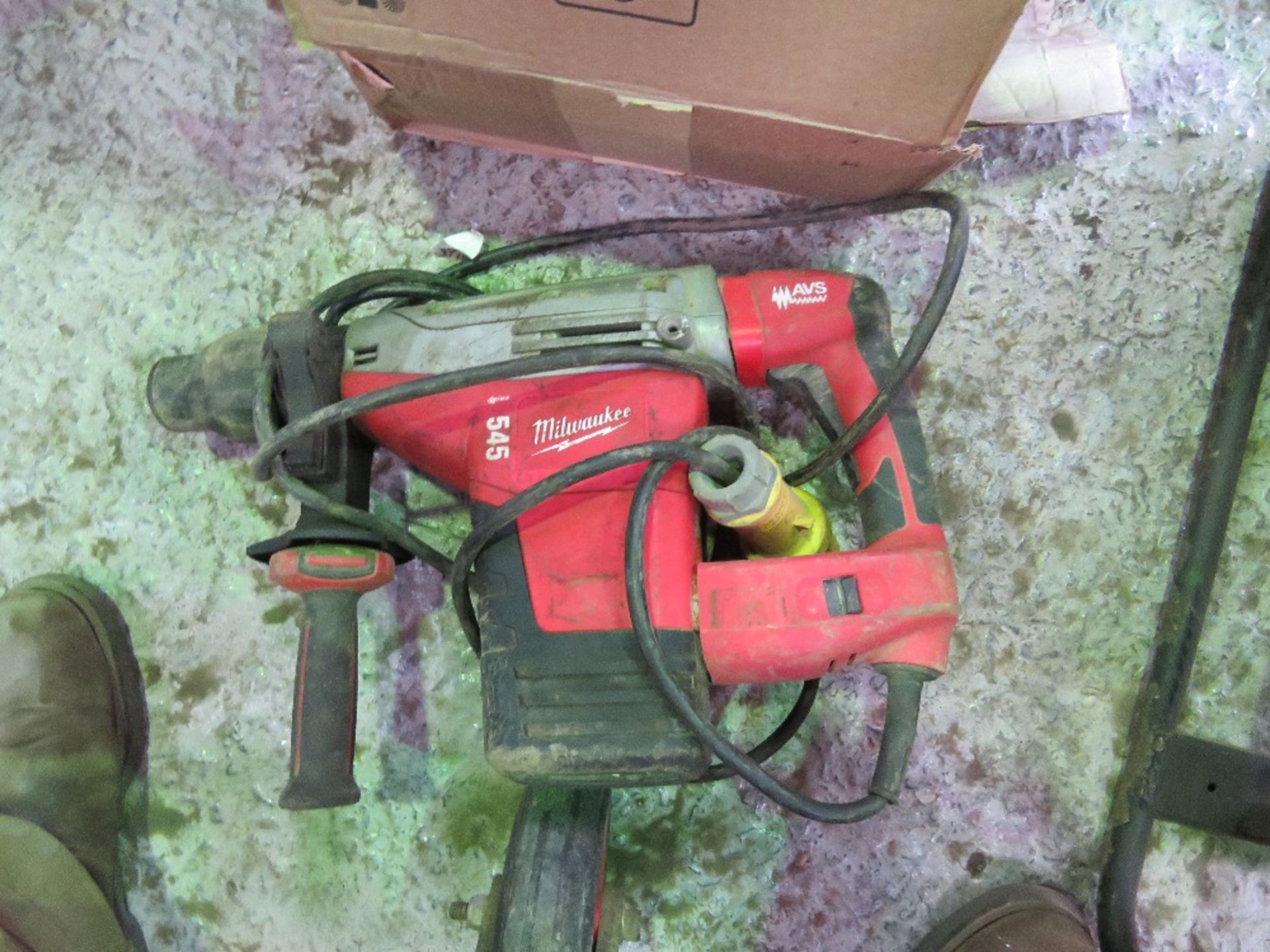 MILWAUKEE BREAKER DRILL 110VOLT. THIS LOT IS SOLD UNDER THE AUCTIONEERS MARGIN SCHEME, THEREFORE NO - Image 2 of 2