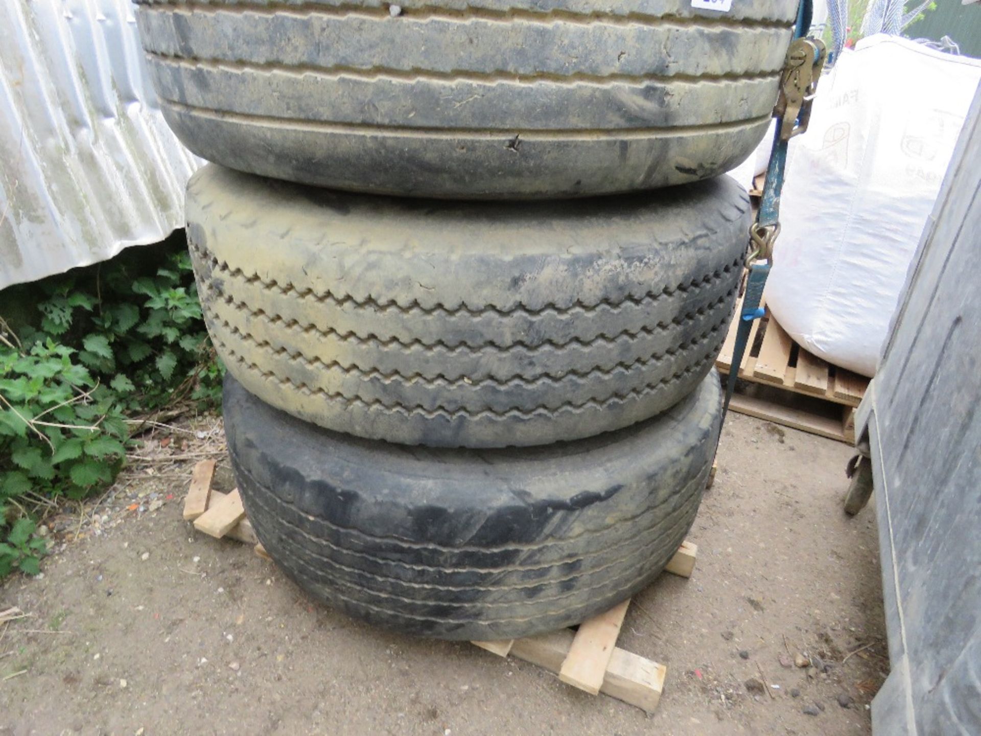 3 X SUPER SINGLE WHEELS AND TYRES 385/65R22 SIZE WITH "OFFEST" RIMS FOR GRAB LORRIES ETC. THIS LOT I - Image 3 of 3