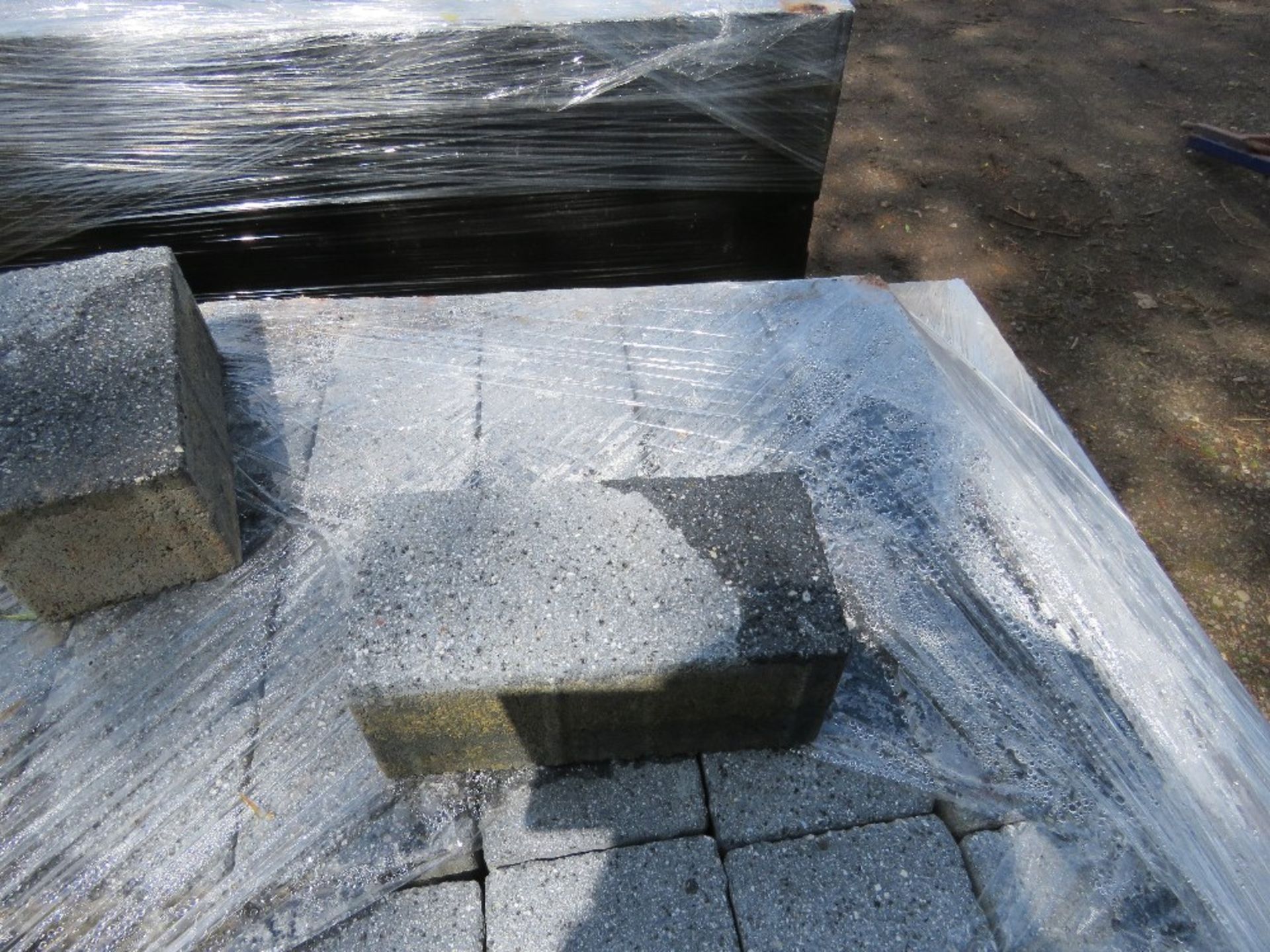 3 X PALLETS OF HEAVY DUTY PAVERS. THIS LOT IS SOLD UNDER THE AUCTIONEERS MARGIN SCHEME, THEREFORE NO - Image 7 of 7