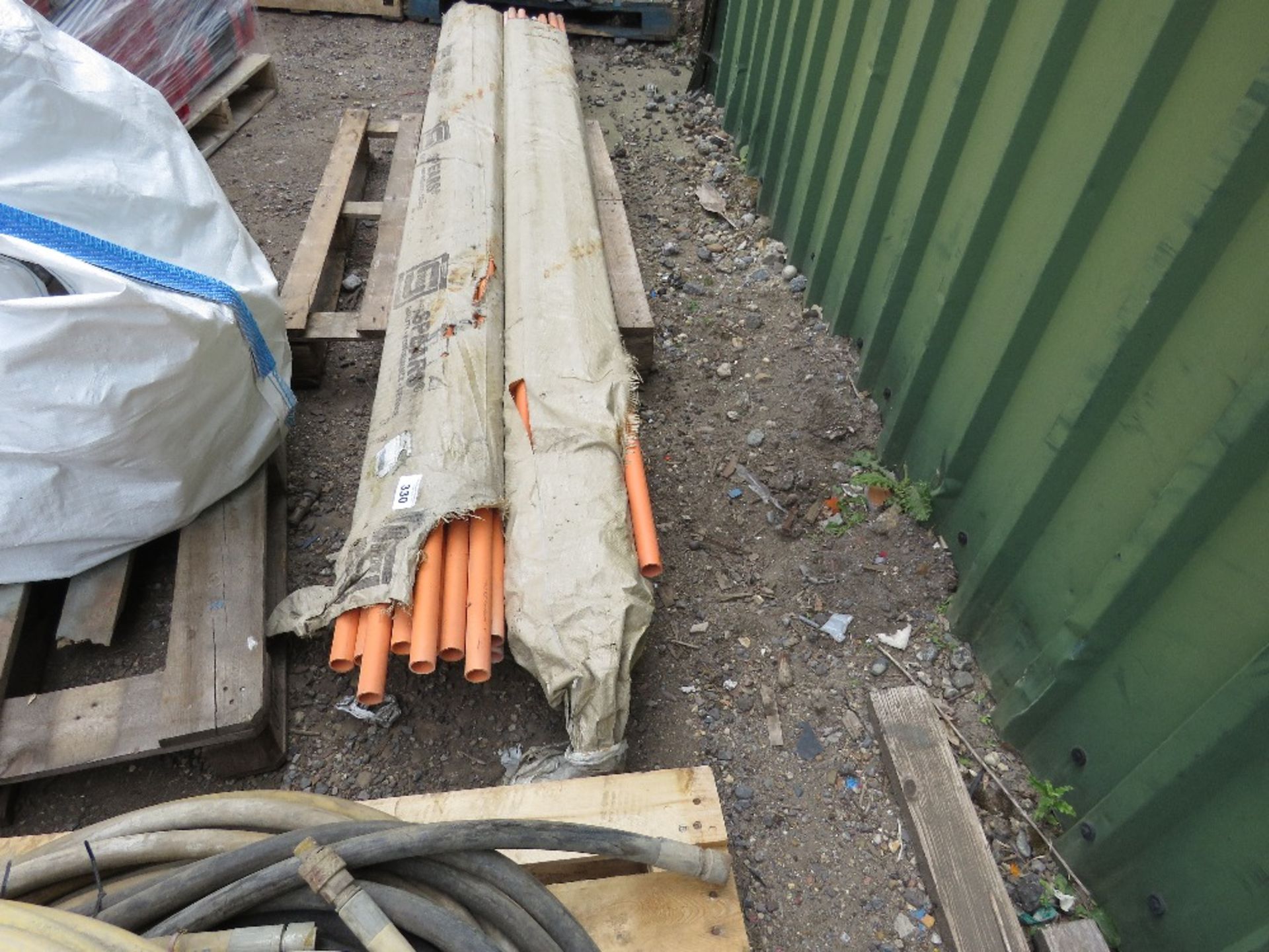 2 X BUNDLES OF FLAME GUARD 1" PIPE/CONDUIT. THIS LOT IS SOLD UNDER THE AUCTIONEERS MARGIN SCHEME, TH - Image 3 of 5