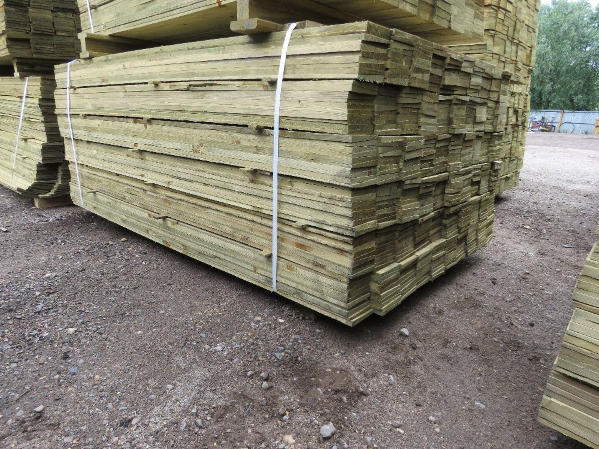 LARGE PACK OF PRESSURE TREATED FEATHER EDGE FENCE CLADDING TIMBERS. 1.80M LENGTH X 10CM WIDTH APPROX - Image 3 of 4