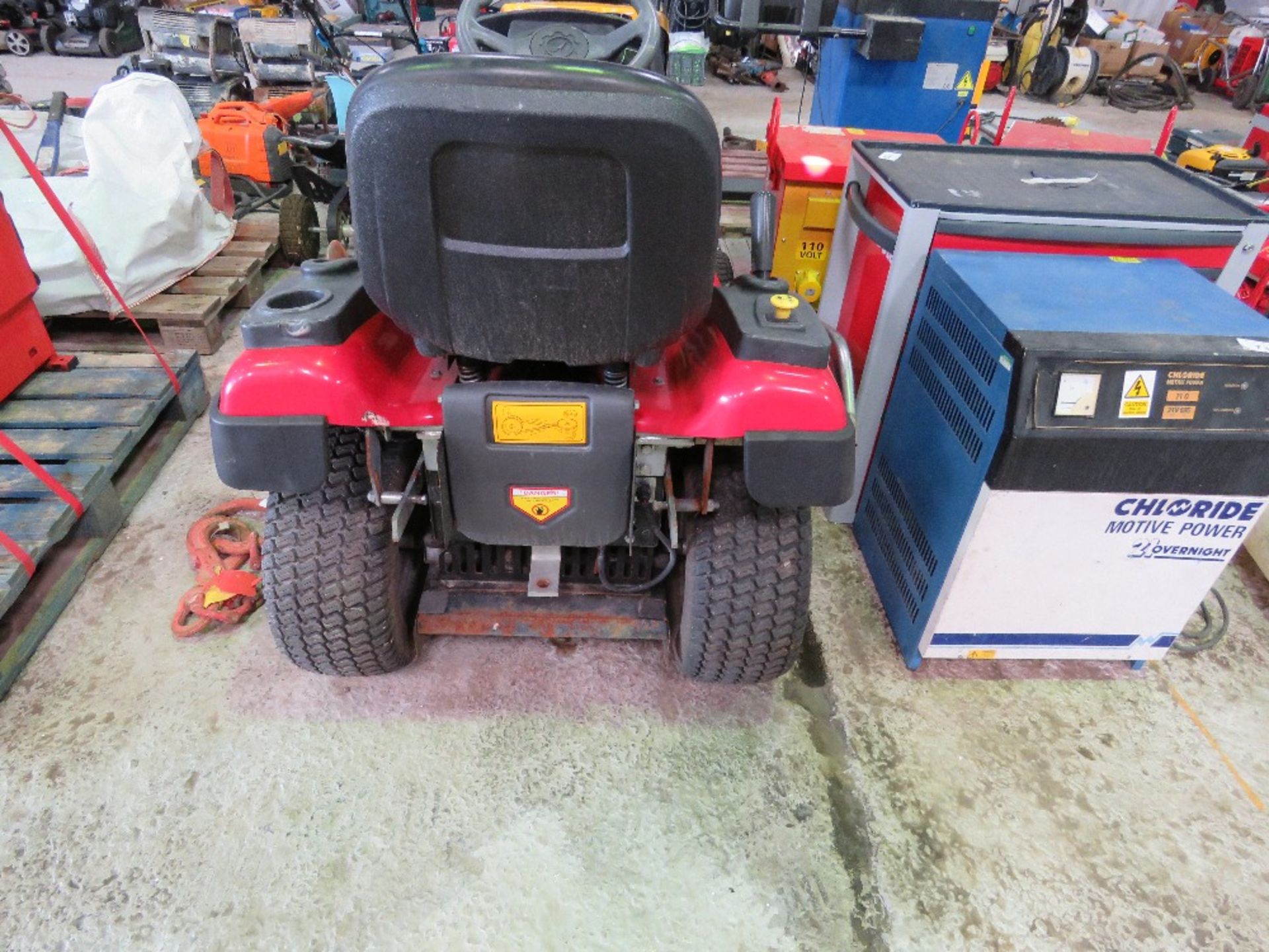 COUNTAX C60 PETROL ENGINED RIDE ON MOWER WITH KAWASAKI FS481V ENGINE. HYDRO DRIVE. - Image 4 of 7