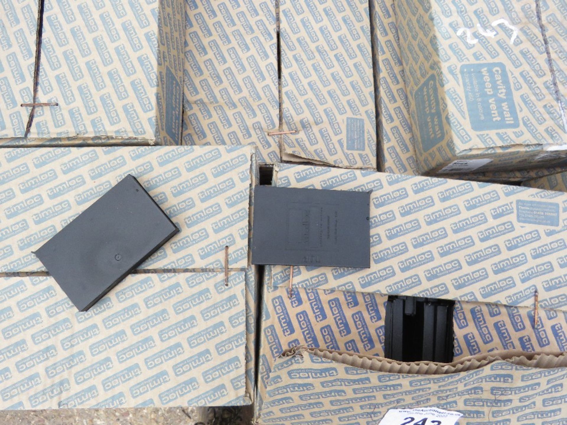 PALLET OF CAVITY WALL WEEP VENTS. THIS LOT IS SOLD UNDER THE AUCTIONEERS MARGIN SCHEME, THEREFORE NO - Image 2 of 2