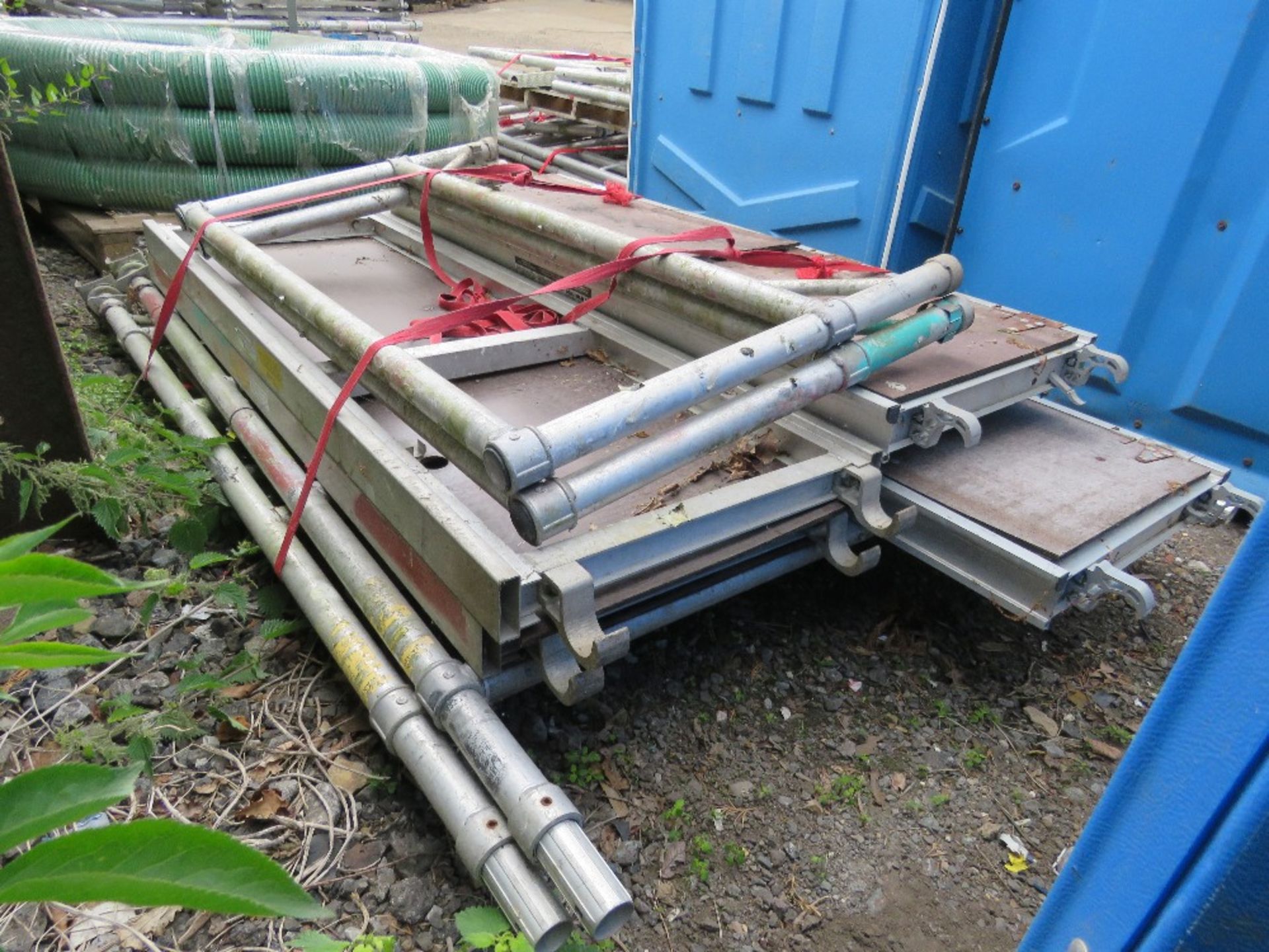 PALLET CONTAINING ALUMINIUM TOWER SCAFFOLD PARTS. THIS LOT IS SOLD UNDER THE AUCTIONEERS MARGIN SCHE - Image 4 of 4