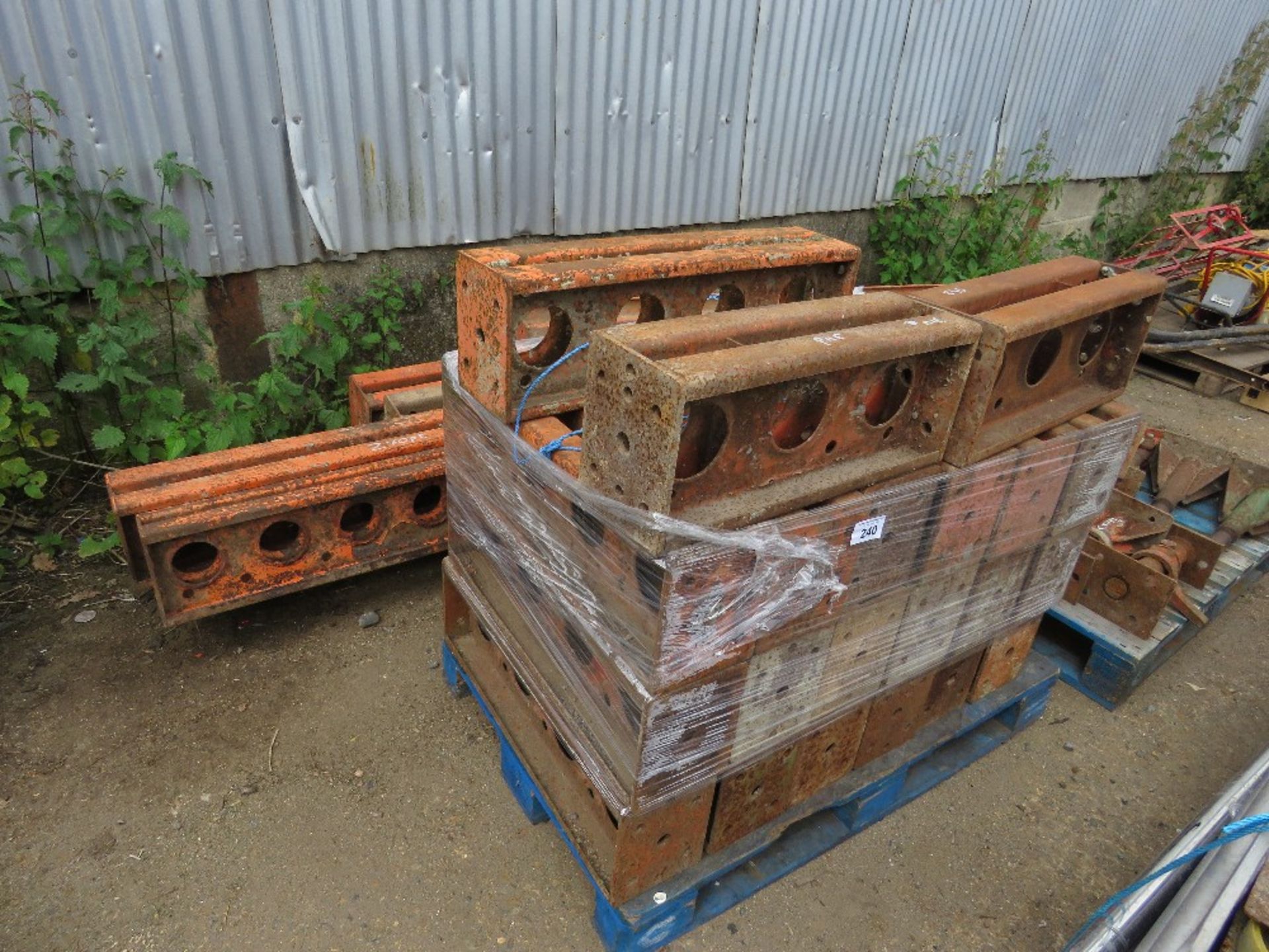 ASSORTED STRONG BACK TYPE FORMWORK SUPPORT BEAMS, 0.7M-3.6M APPROX PLUS ADJUSTABLE SUPPORTS. DIRECT